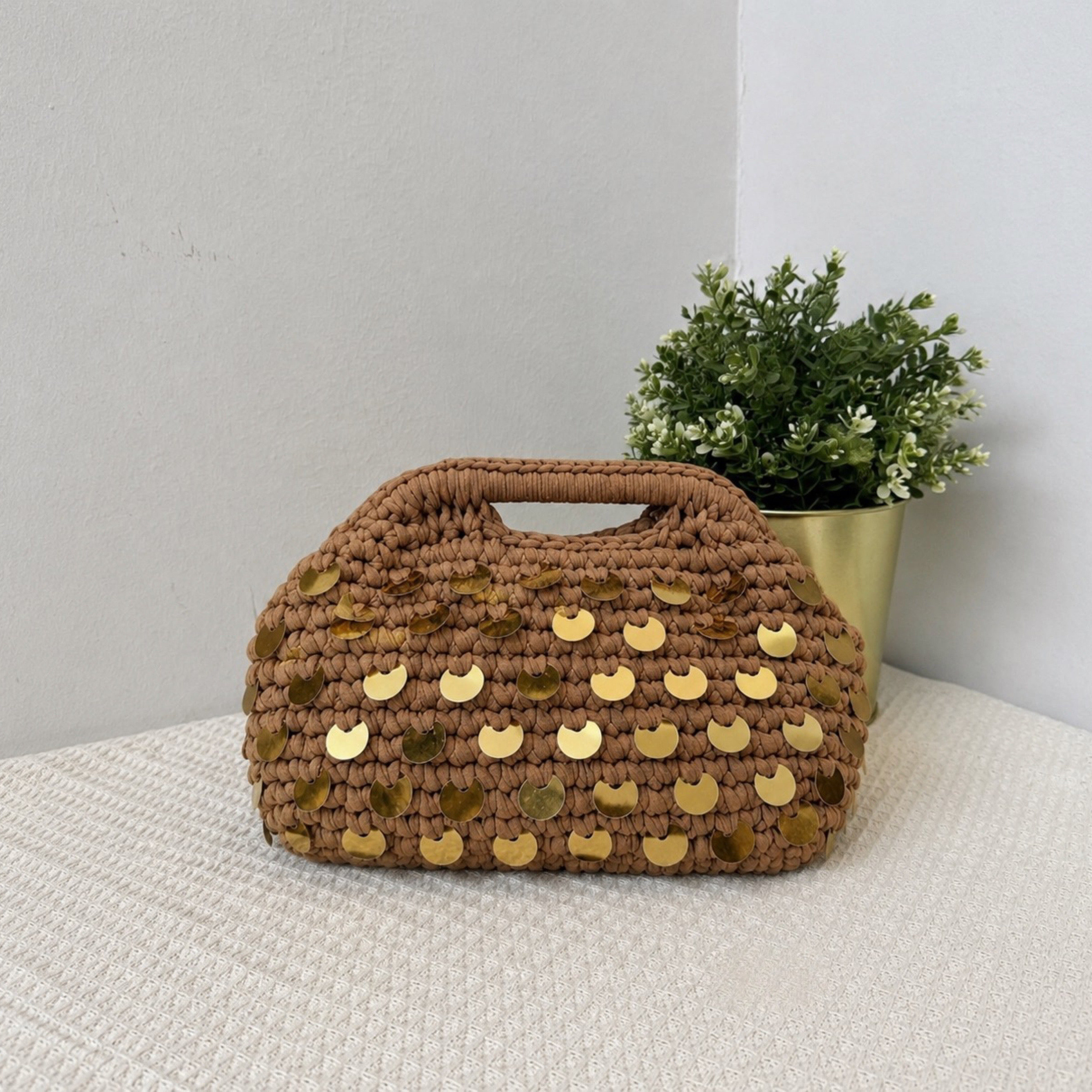 Wholesaler LOUISA LEE - Handcrafted Sequin Crochet Clutch