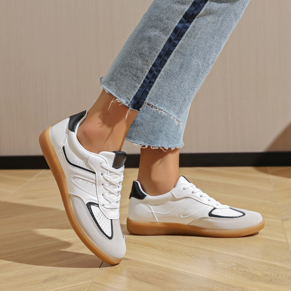 Großhändler LOV'IT - Zweifarbige Sneaker mit Streifen