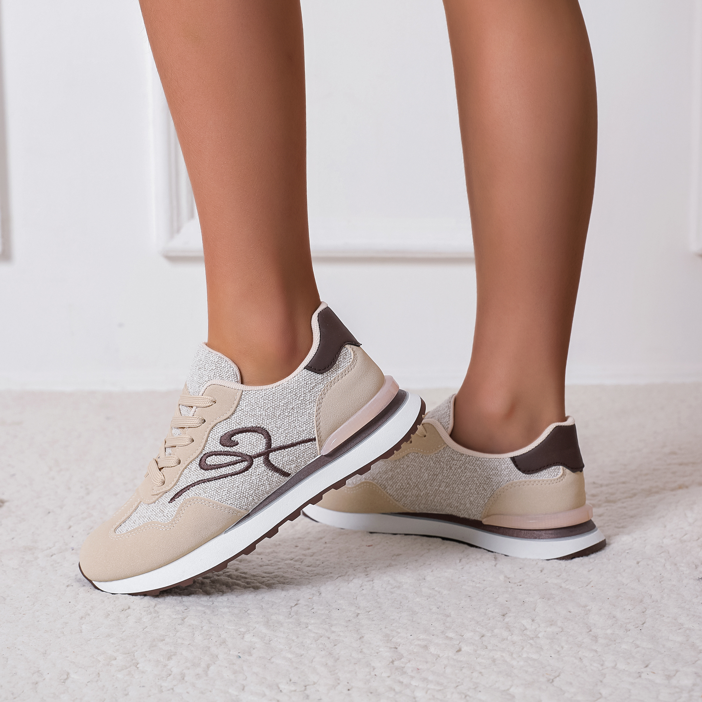 Wholesaler LOV'IT - Running sneakers with embroidered signature logo