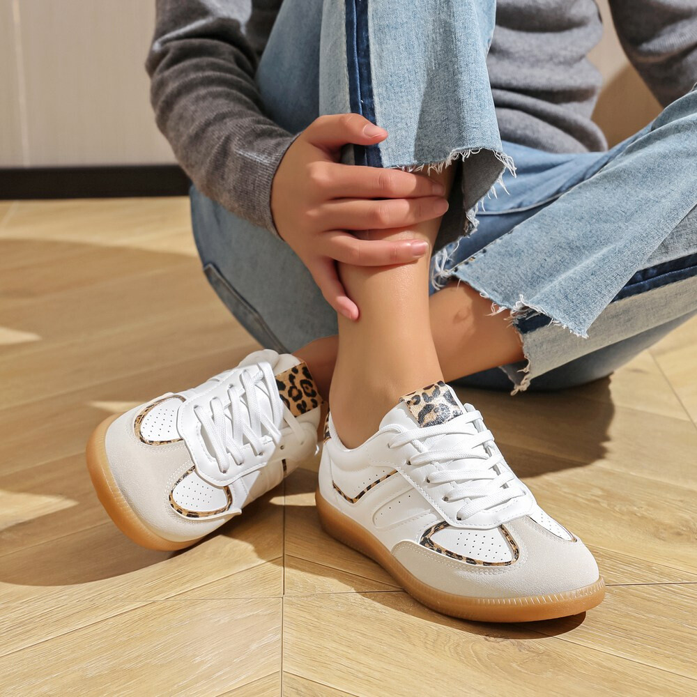 Großhändler LOV'IT - Zweifarbige Sneaker mit Streifen