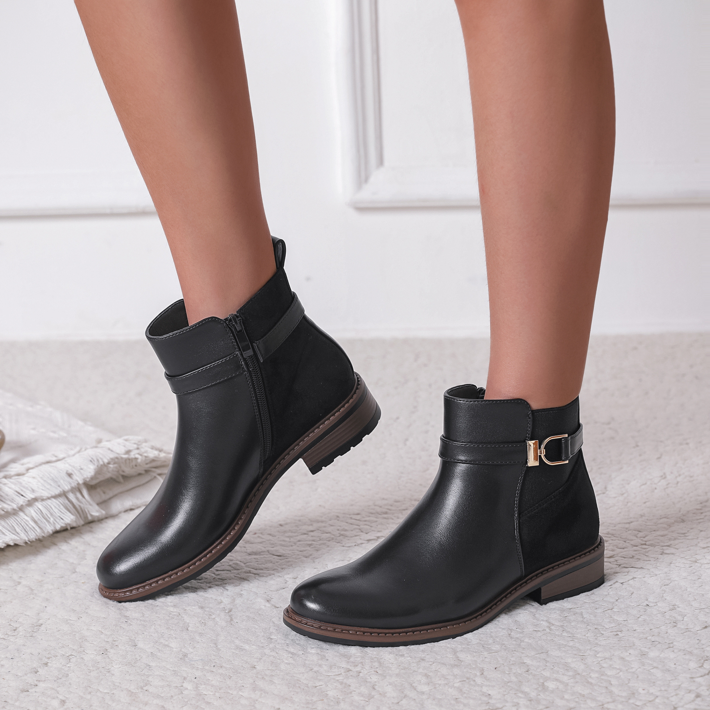 Wholesaler LOV'IT - Two-tone ankle boot with gold buckle