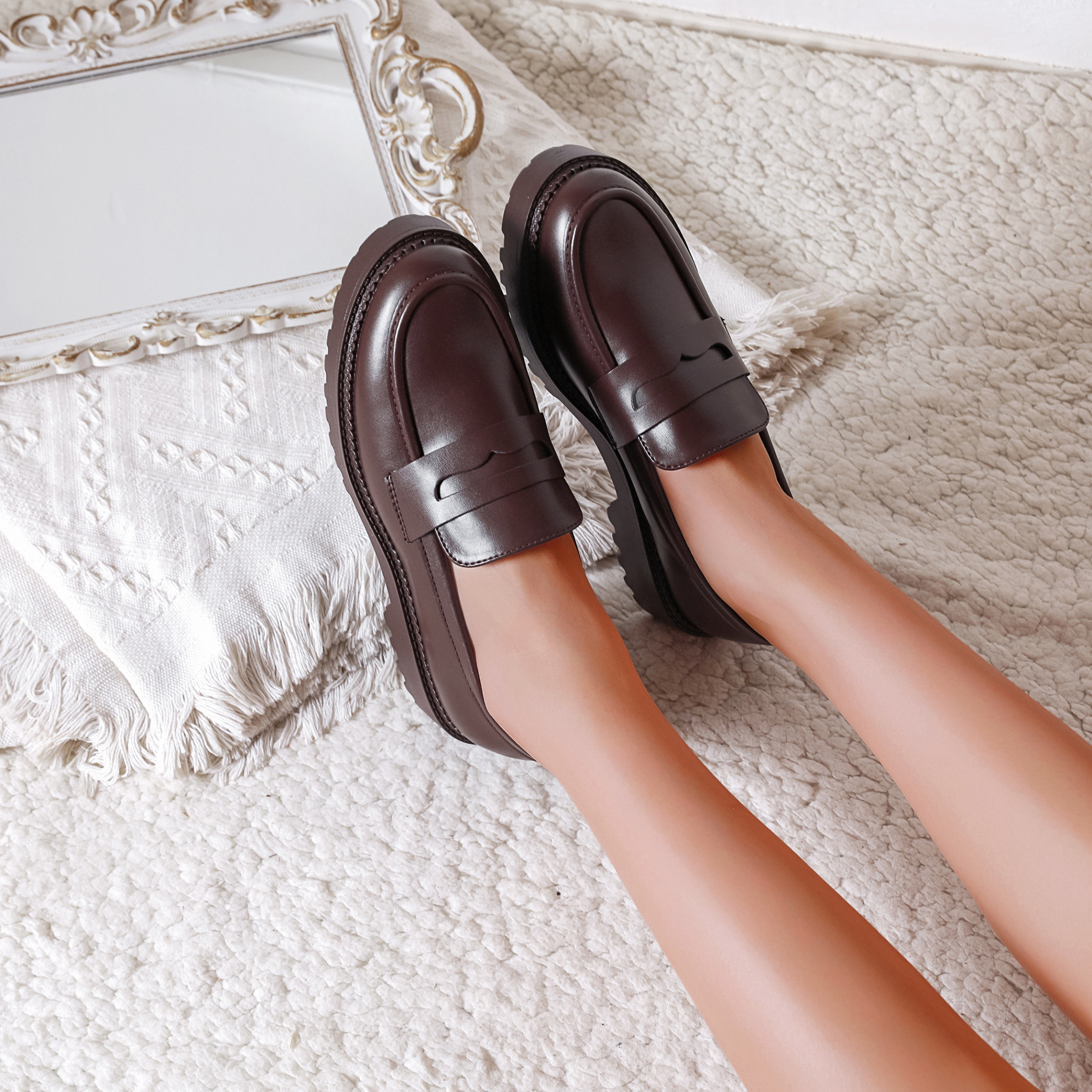 Wholesaler LOV'IT - Classic faux leather platform loafer