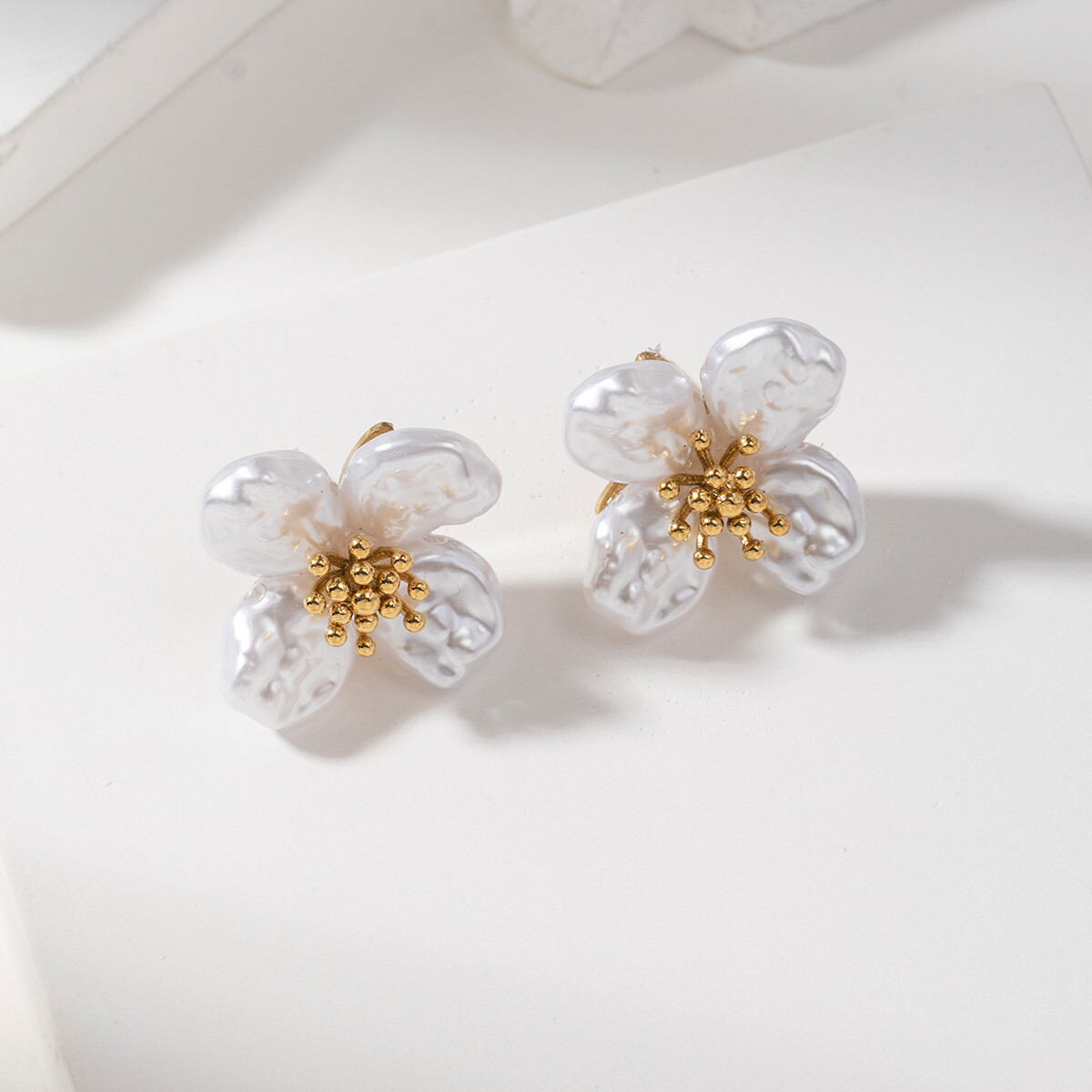 Grossiste Lovelika - Boucles d'oreilles fleur quatre pétales - Flora