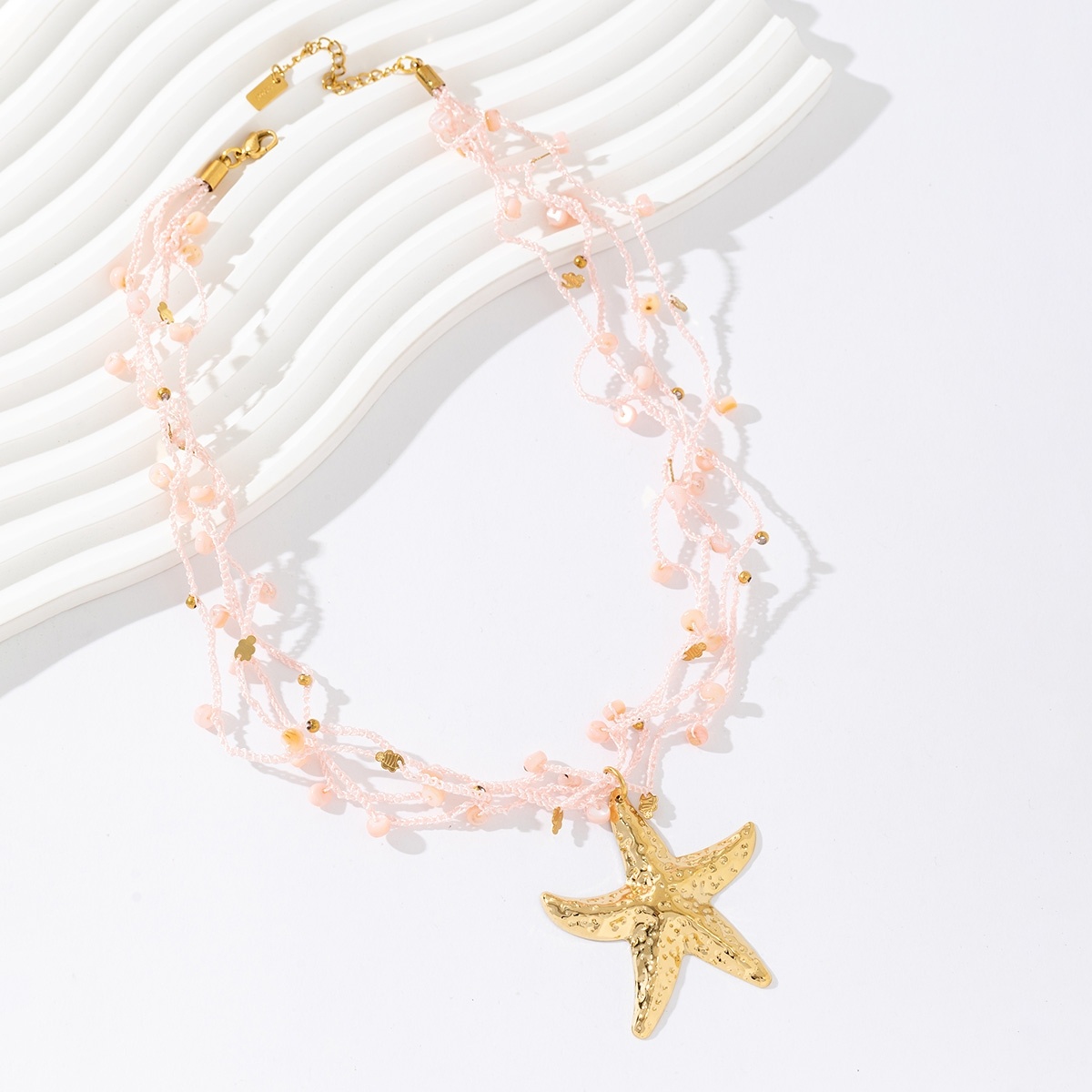 Grossiste Lovelika - Collier avec pendentif étoile de mer, pierres et coquillages Ely
