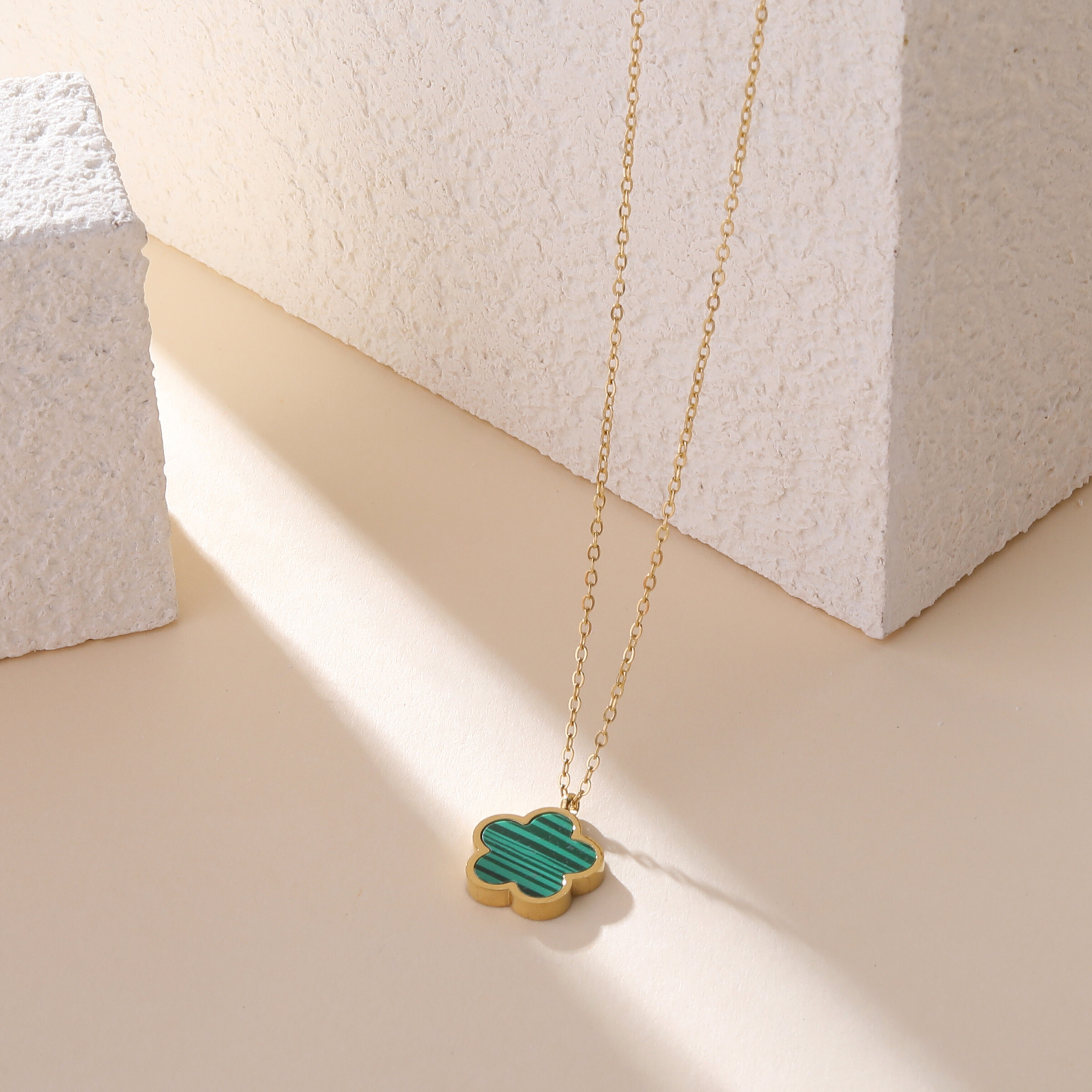 Wholesaler Lovelika - Collier pendentif fleur reversible - Karine