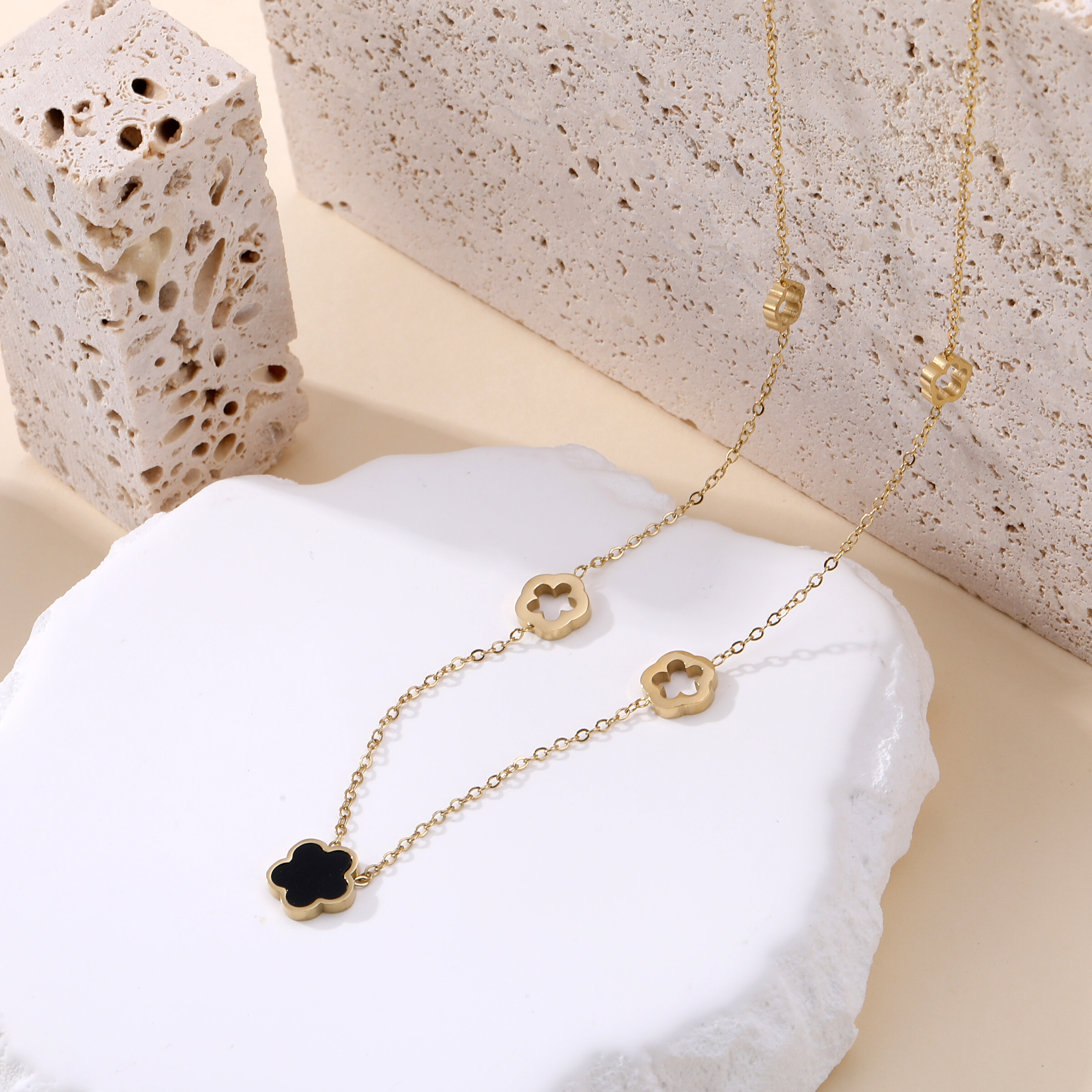 Wholesaler Lovelika - Collier pendentif fleur - Eulalie