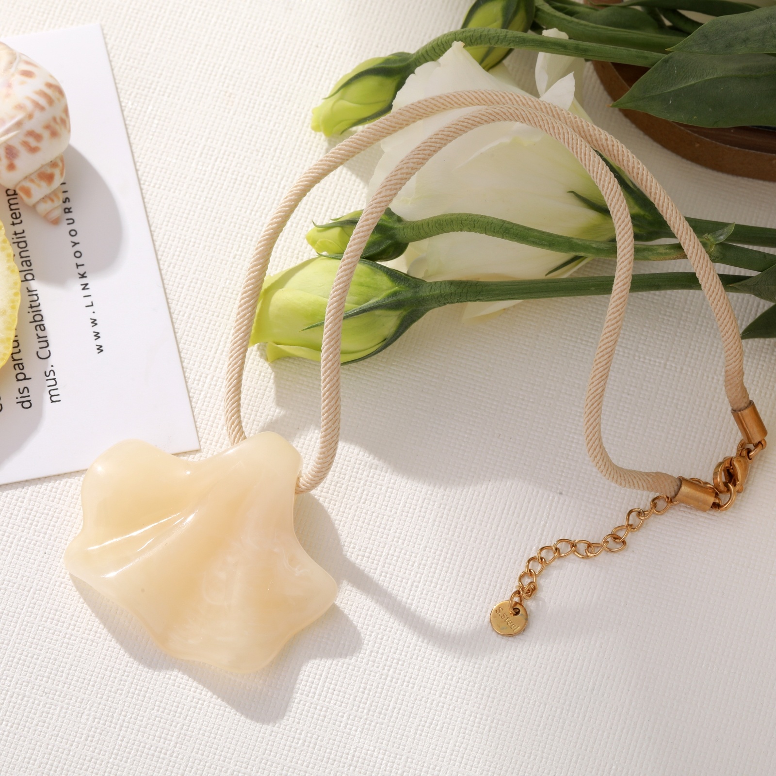 Grossiste Lovelika - Collier coquillage en résine Lia