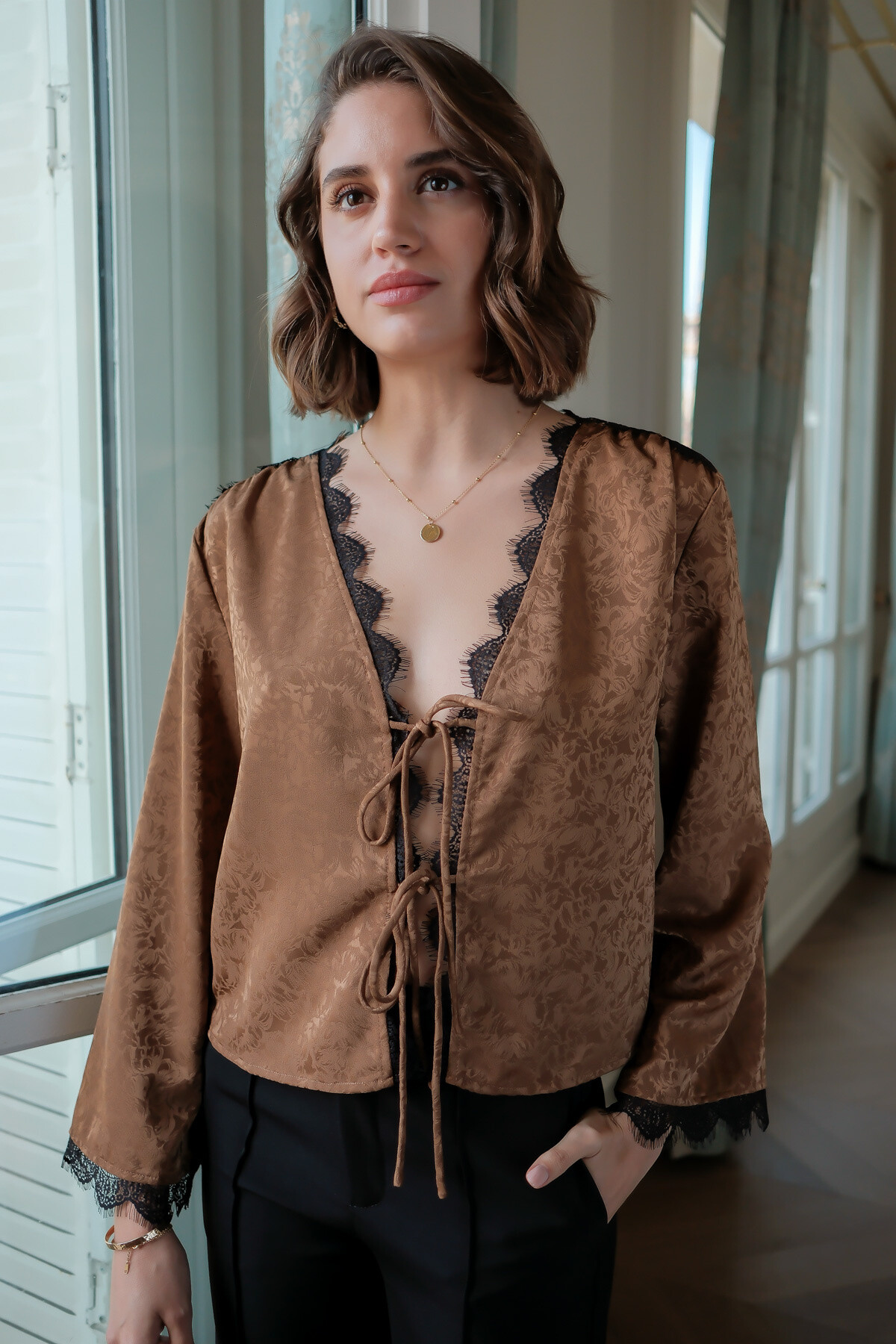 Wholesaler LOVIE & Co - LOVIE - Top with bows and lace