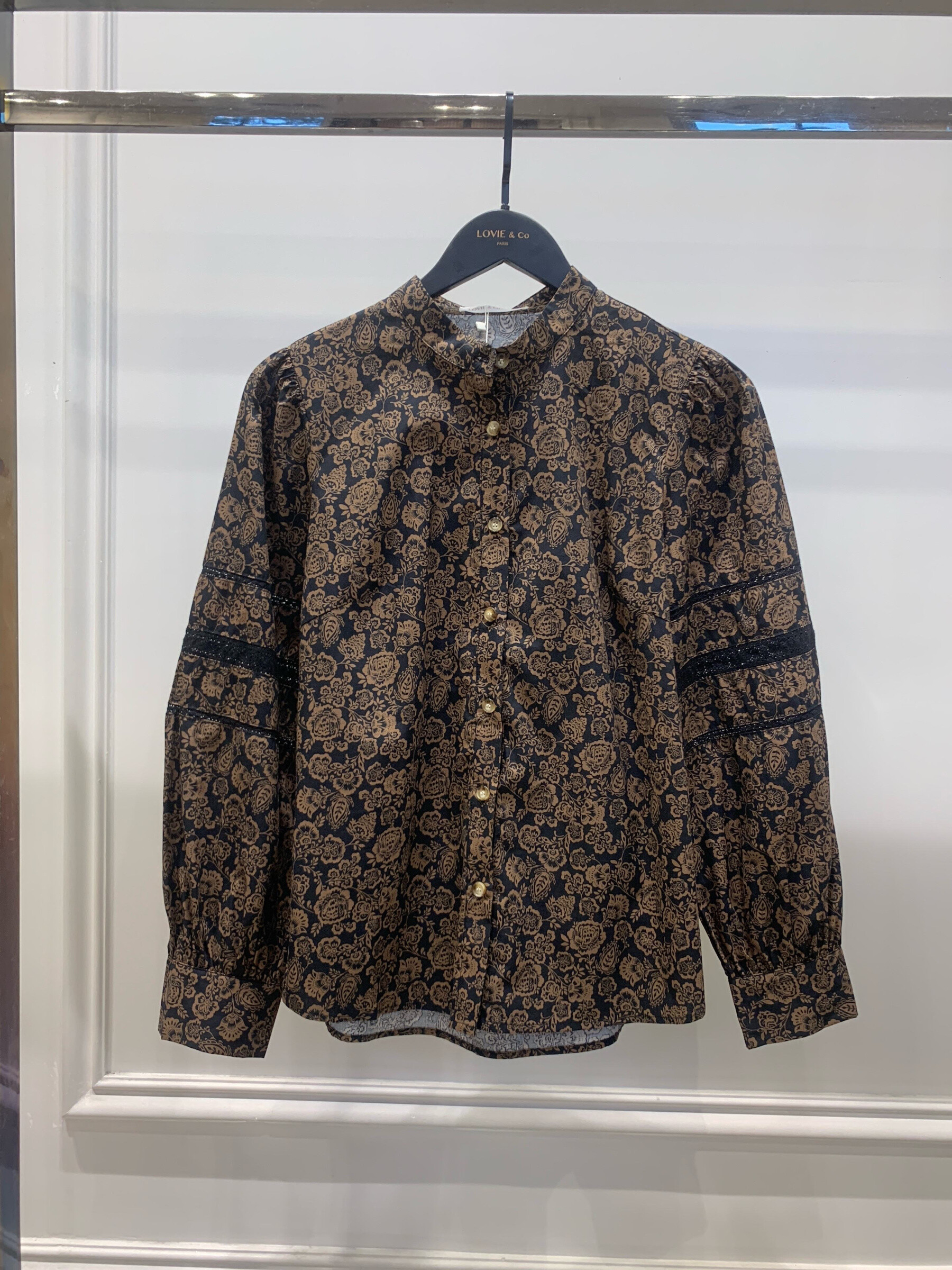 Wholesaler LOVIE & Co - LOVIE - Floral mao collar blouse