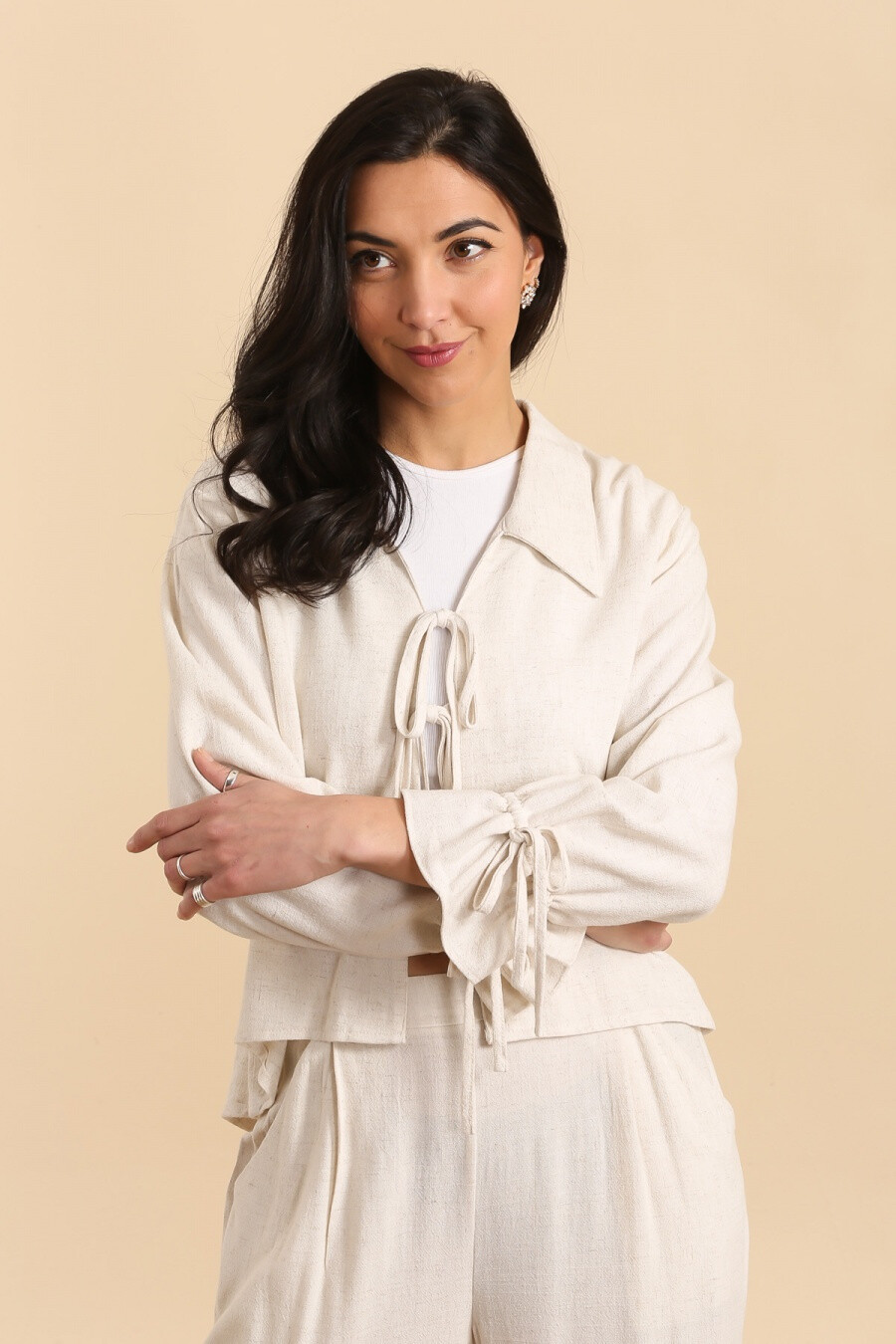 Wholesaler LOVIE & Co - LOVIE - Linen top with knots and wide neckline