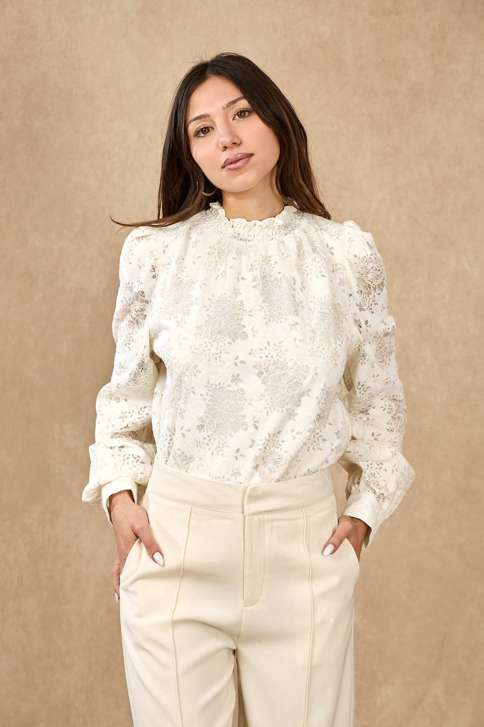 Grossista LOVIE & Co - Blusa in pizzo floreale ricamato - LOVIE