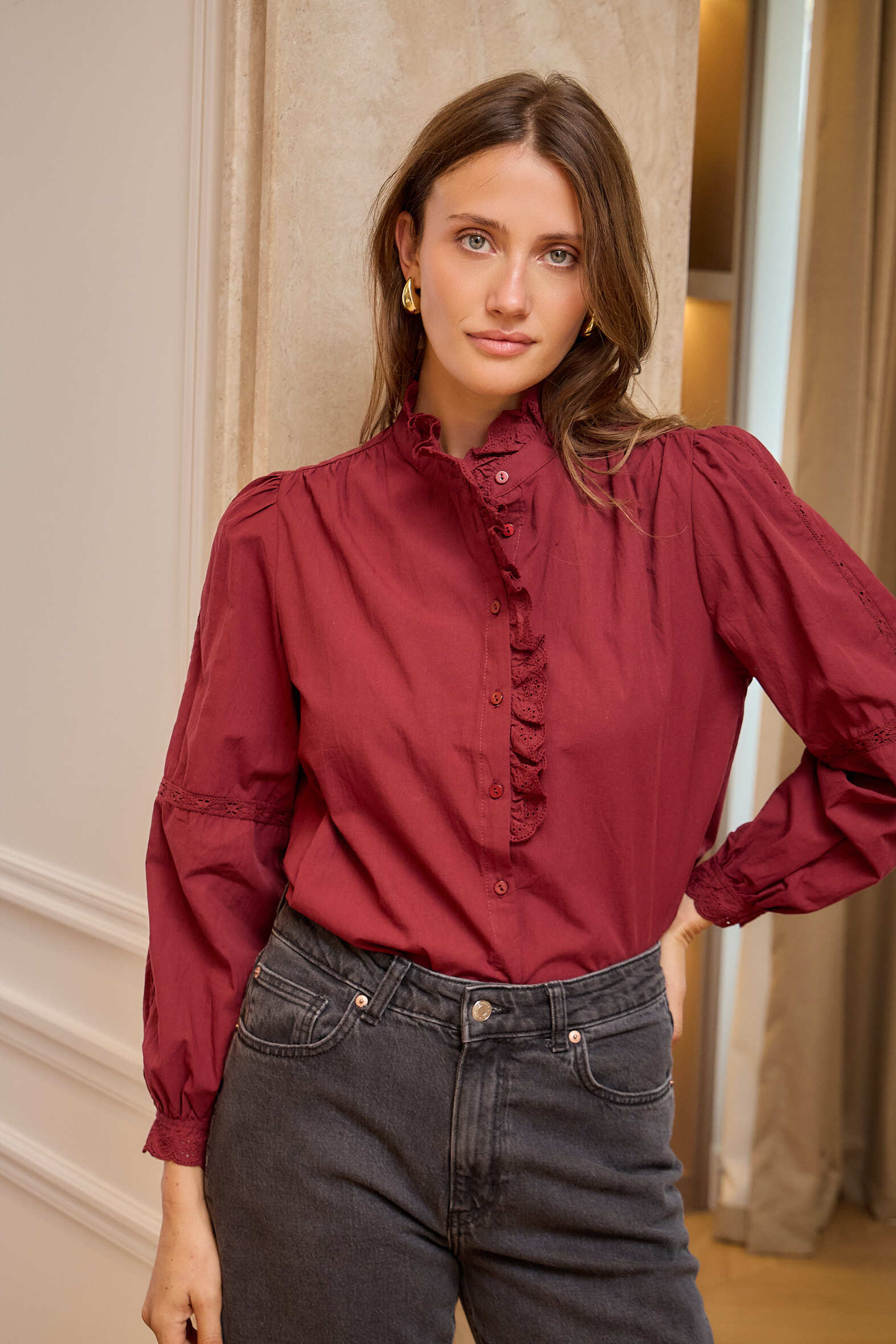 Grossiste LOVIE & Co - Chemisier à volants et broderies