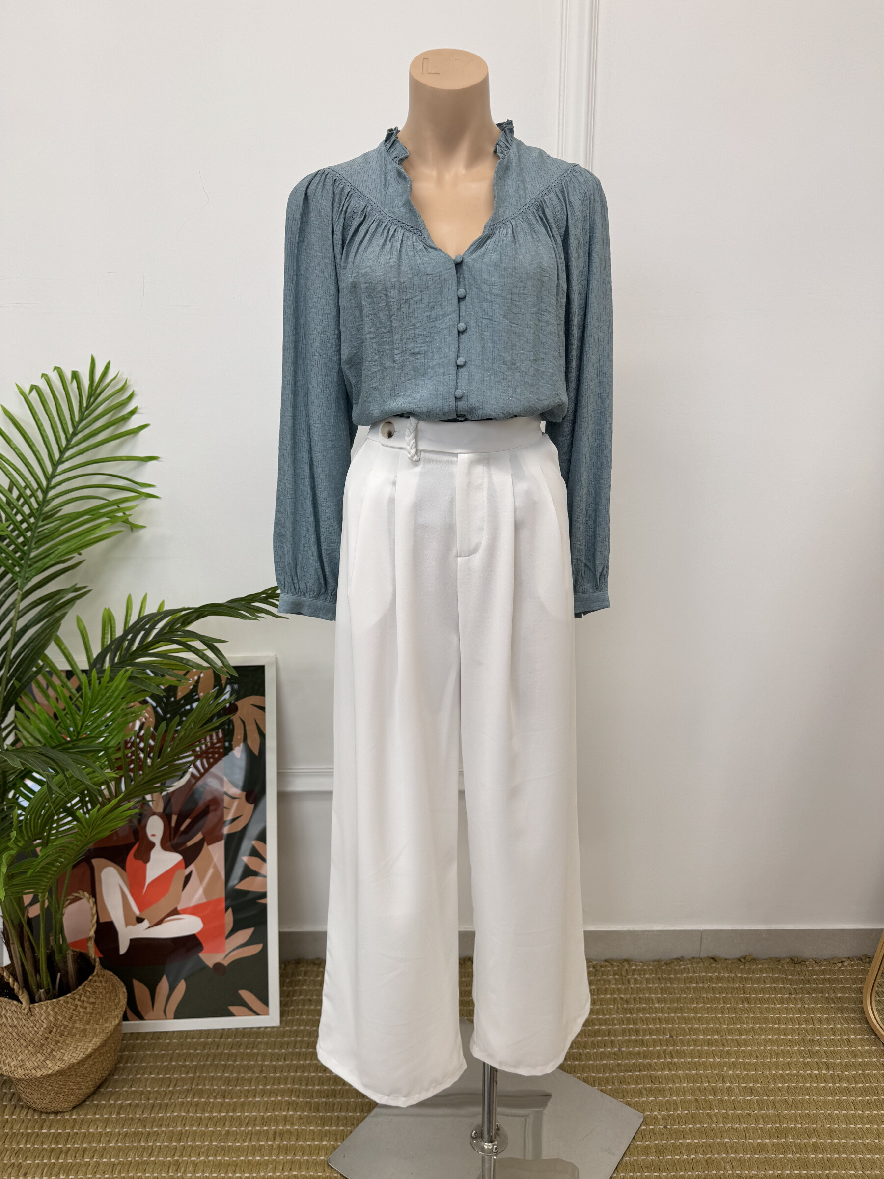 Wholesaler LOVIE & Co - LOVIE - V-neck blouse with ruffles and lace details
