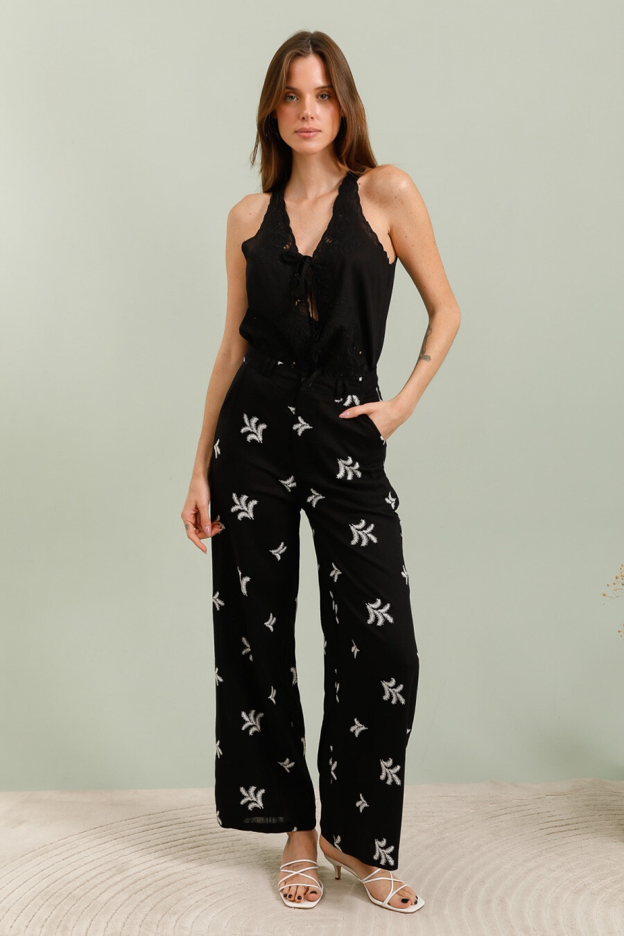Wholesaler LOVIE & Co - Embroidered linen trousers