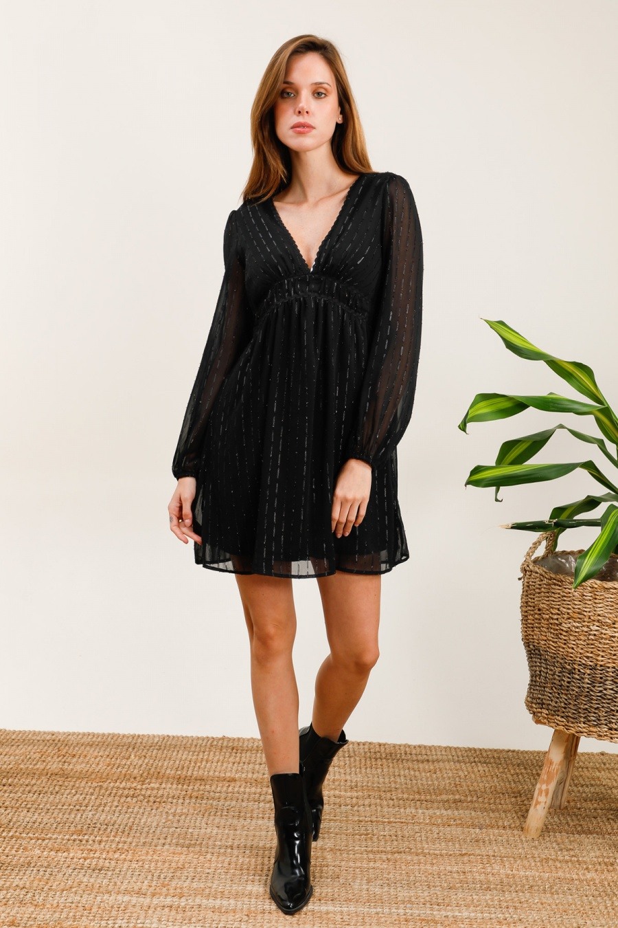 Wholesaler LOVIE & Co - Short low-cut dress with shiny details