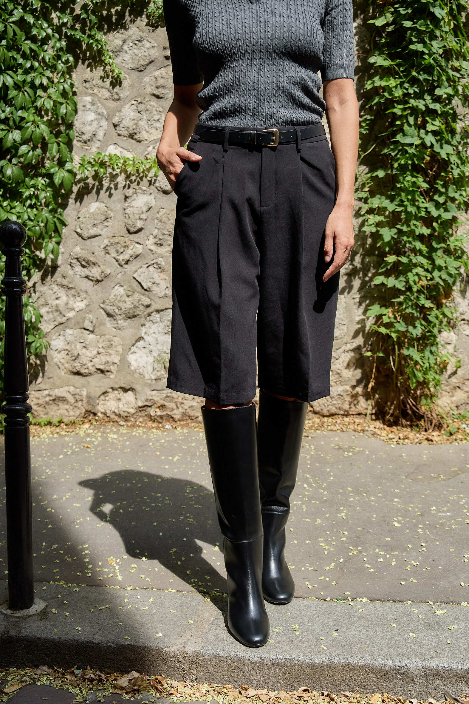 Wholesaler LOVIE & Co - High-waisted tailored bermuda shorts with pleats
