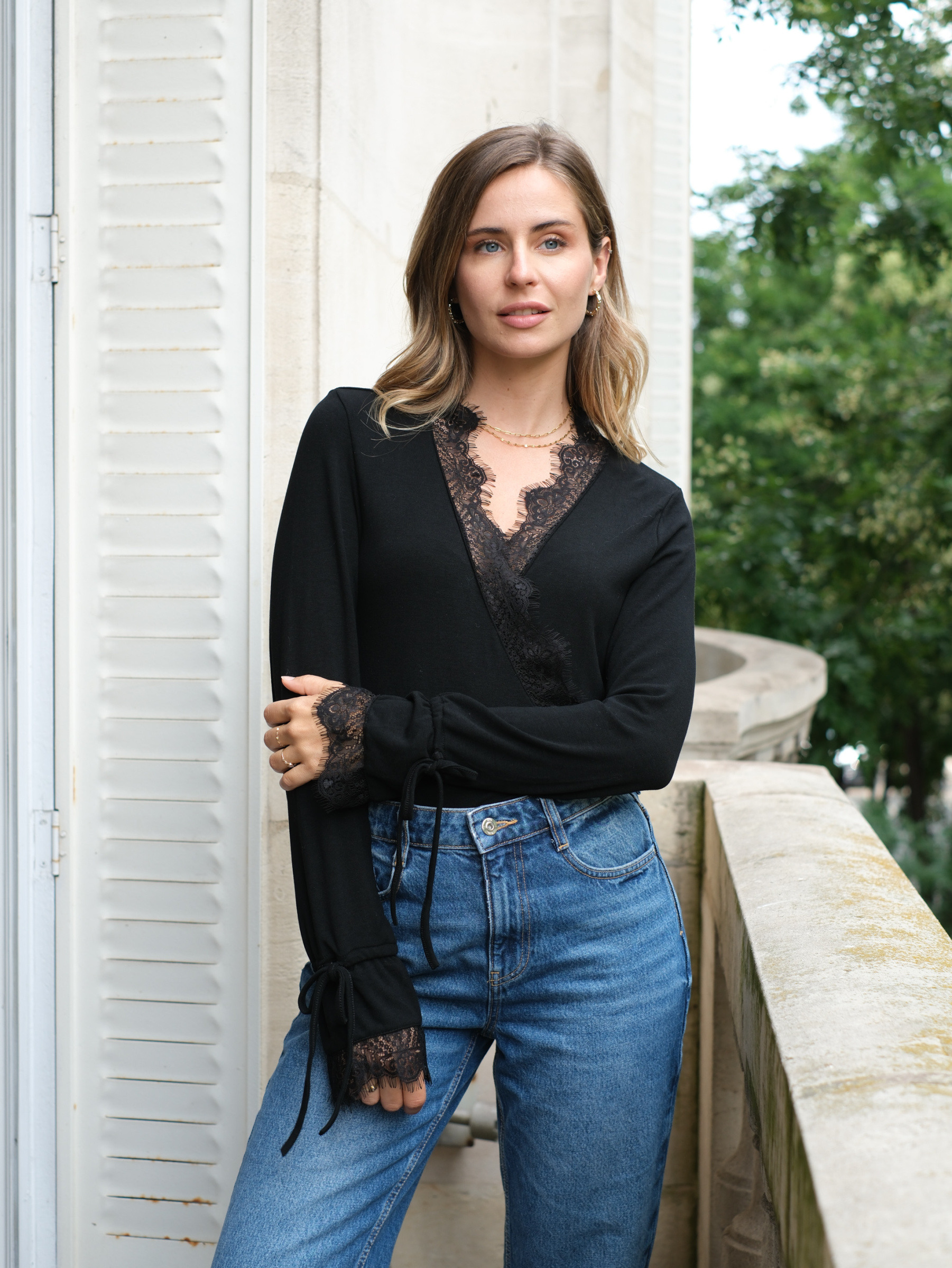 Grossista LOVIE & Co - Top incrociato a maniche lunghe in pizzo - LOVIE
