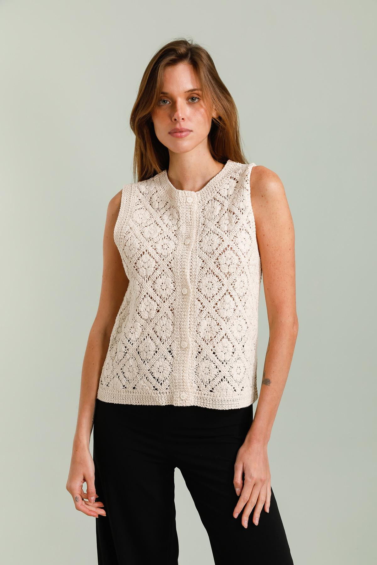 Wholesaler LOVIE & Co - LOVIE - Tone-on-tone sleeveless crochet vest