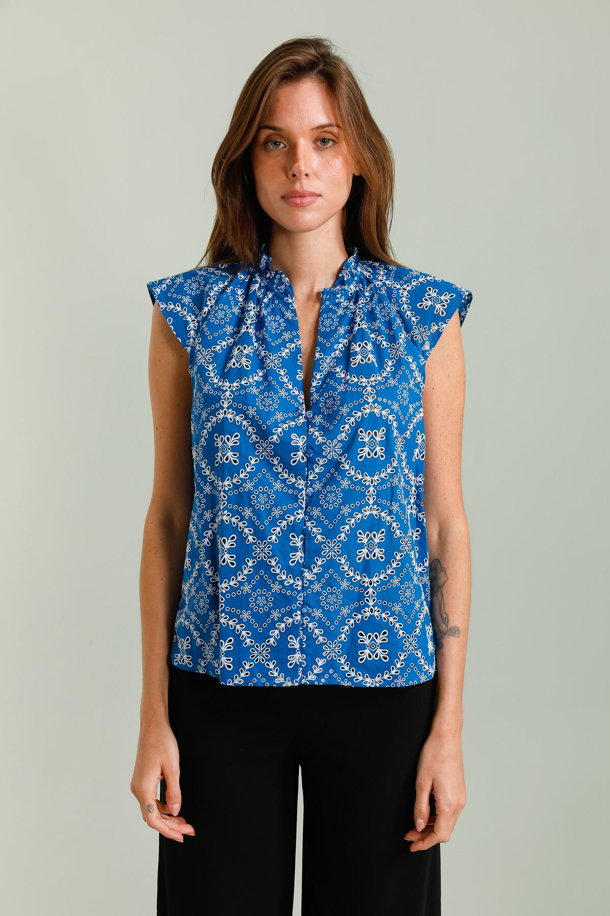 Wholesaler LOVIE & Co - LOVIE - Embroidered cotton top with ruffles