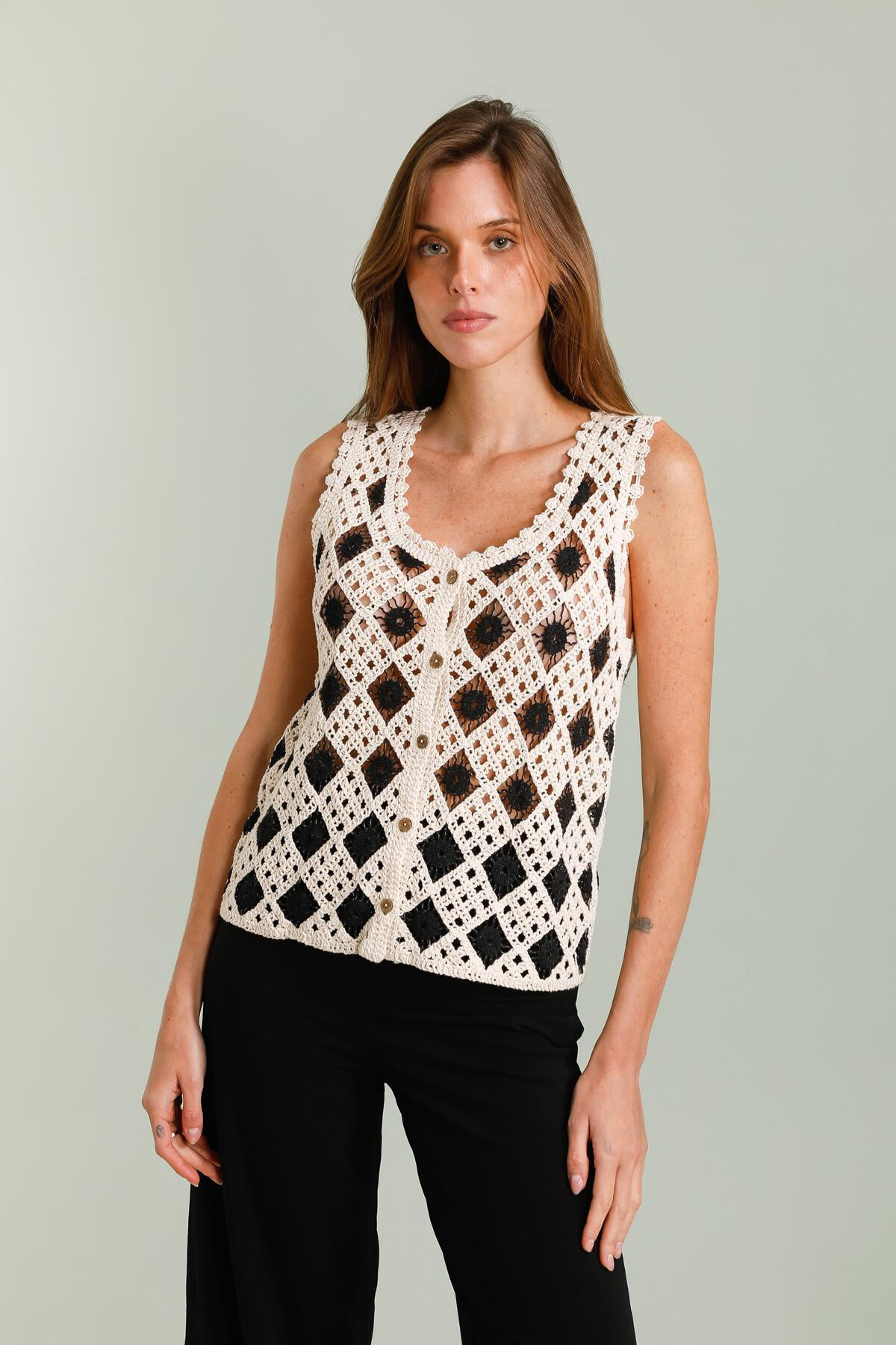 Wholesaler LOVIE & Co - LOVIE - Sleeveless crochet vest