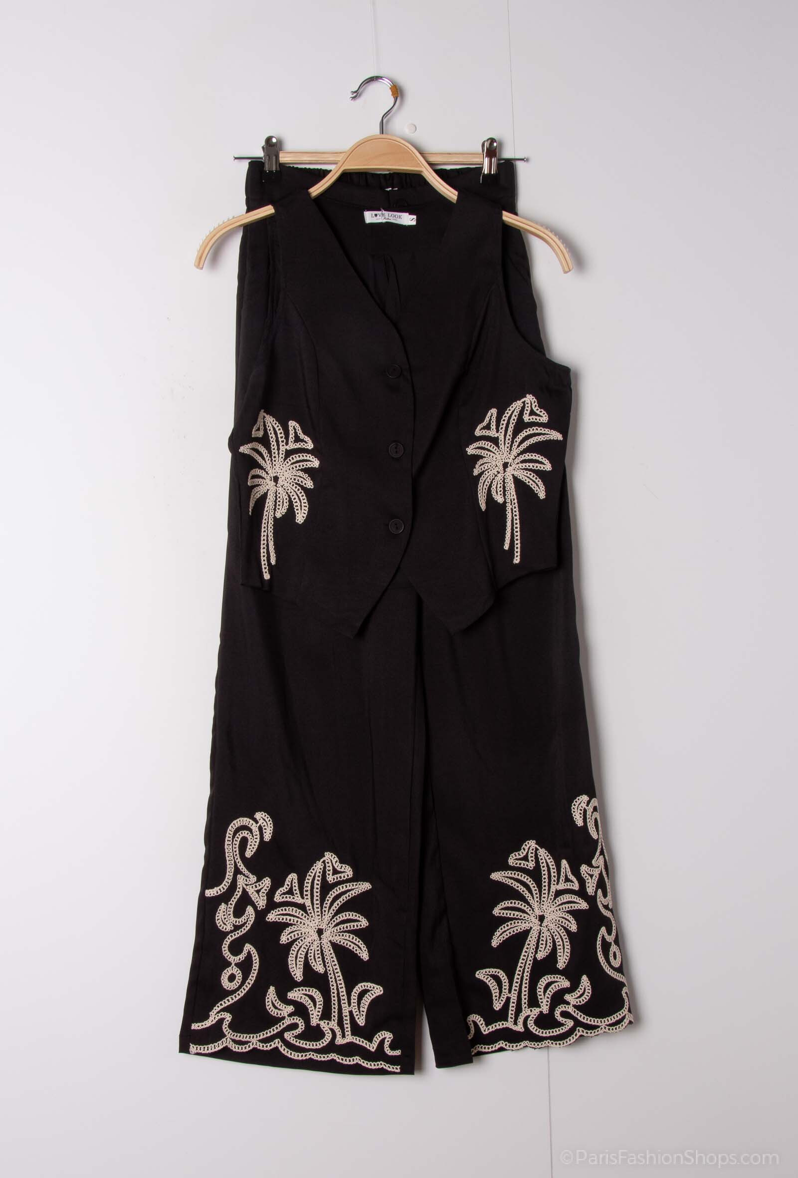 Ensemble avec brodure