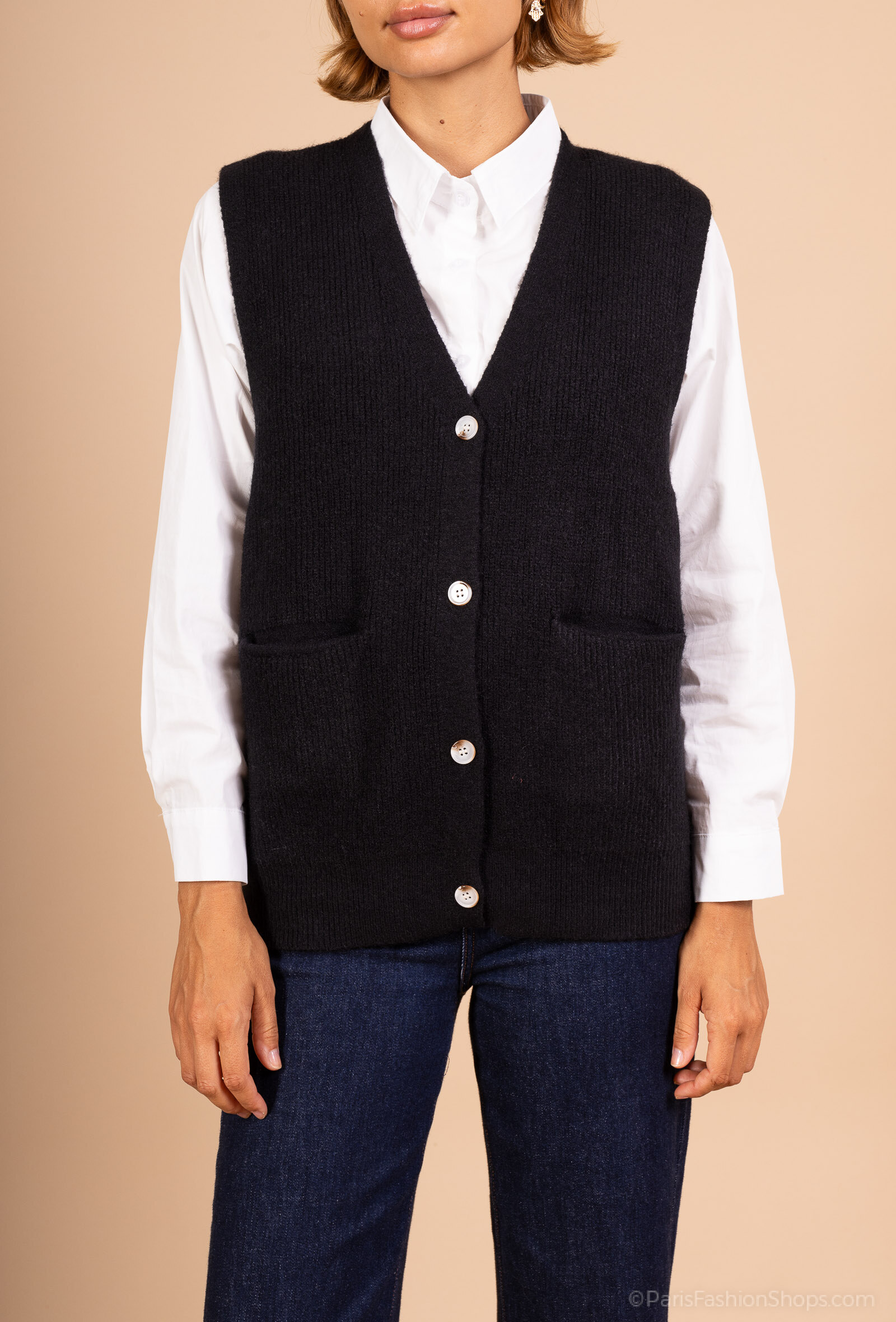 Pull à col V, sans manche, fermeture boutonnée avec poches