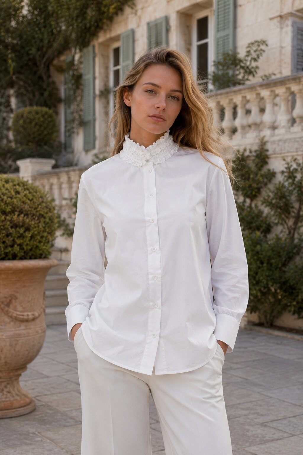 Grossiste LOVIKA - Chemise à col montant volanté