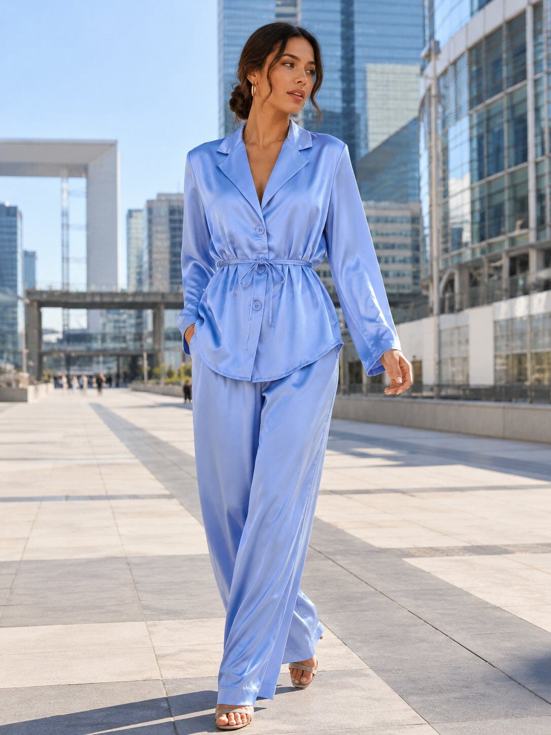 Grossista LOVIKA - Completo in Raso con Camicia Fluida Cinturata & Pantaloni Eleganti a Gamba Larga