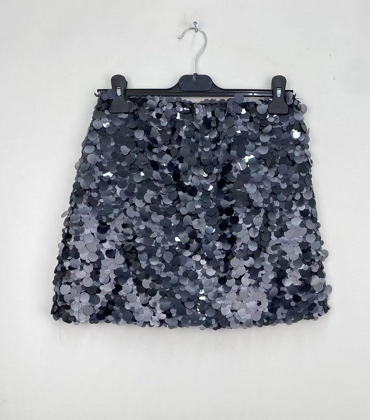 Mayorista LOVIKA - Falda corta recta completamente adornada con lentejuelas brillantes