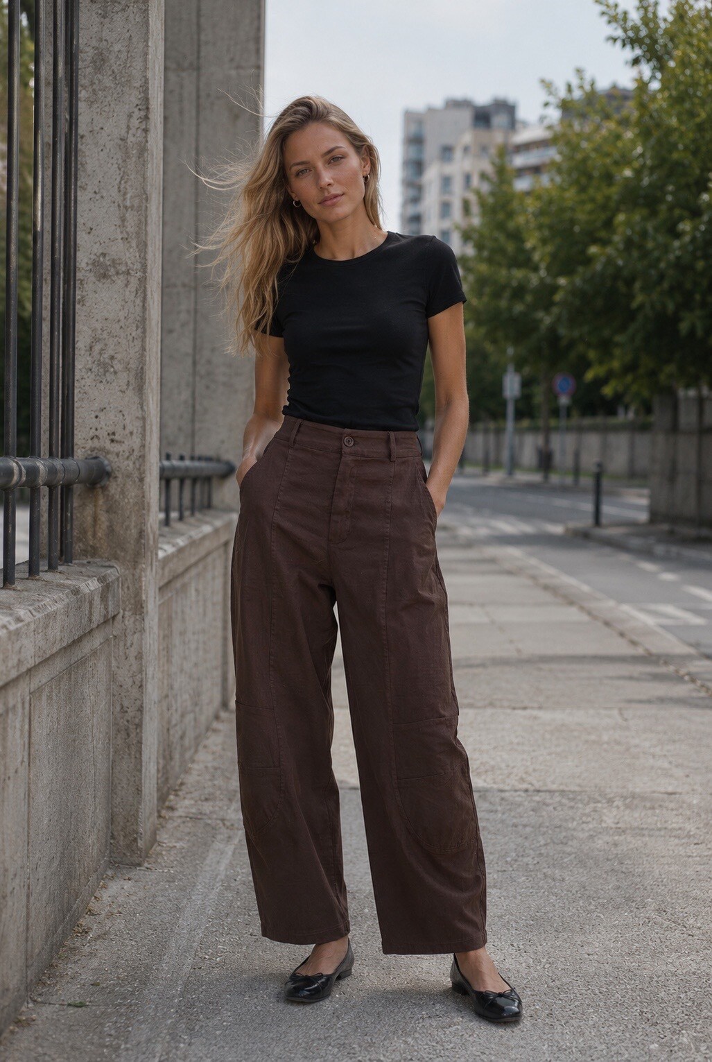 Grossiste LOVIKA - Pantalon coupe ballon taille haute à découpes