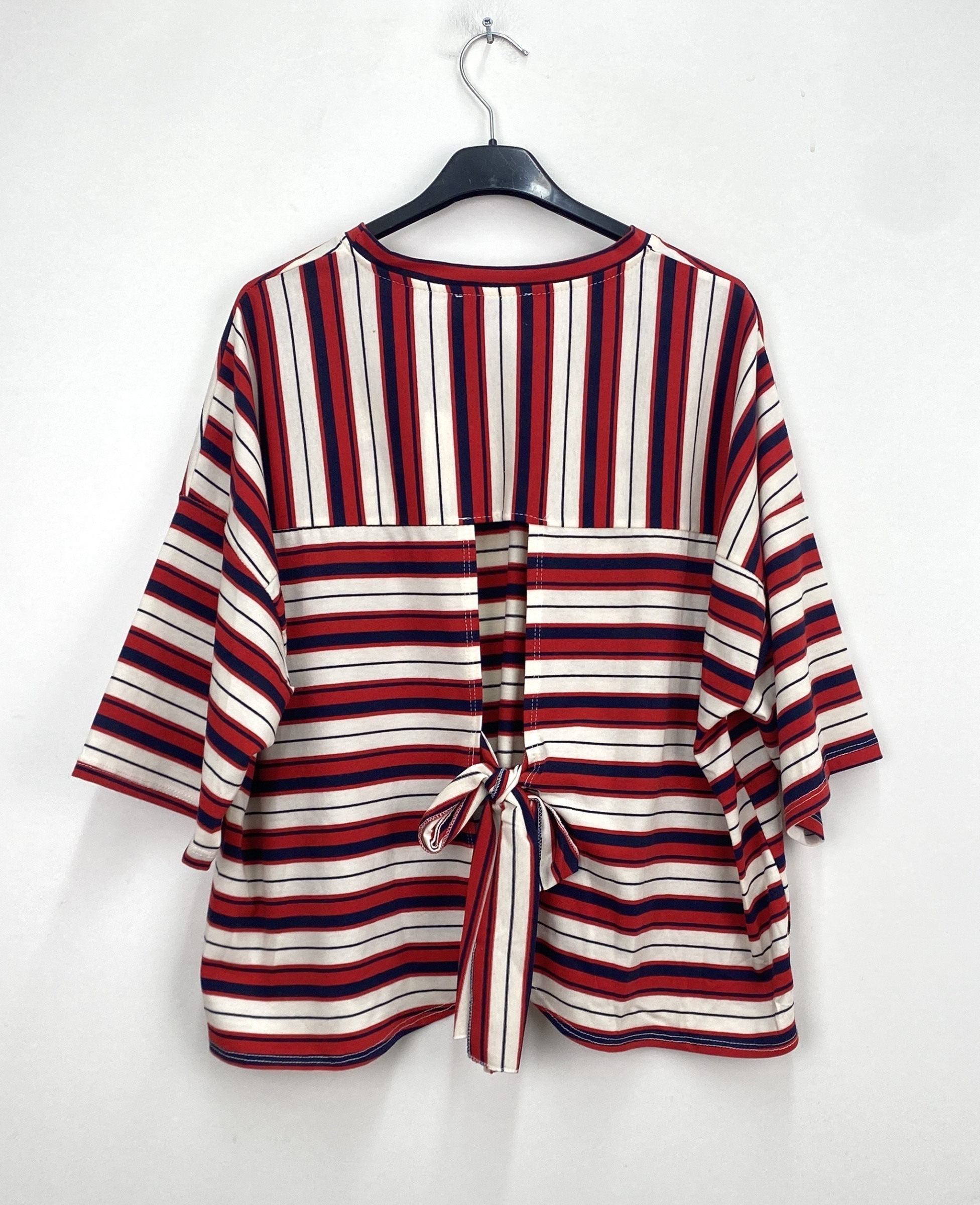 Großhändler LOVIKA - Oversize-Marinelook-Top mit gebundenem Rücken Küsten-Chic & Lässiger Stil