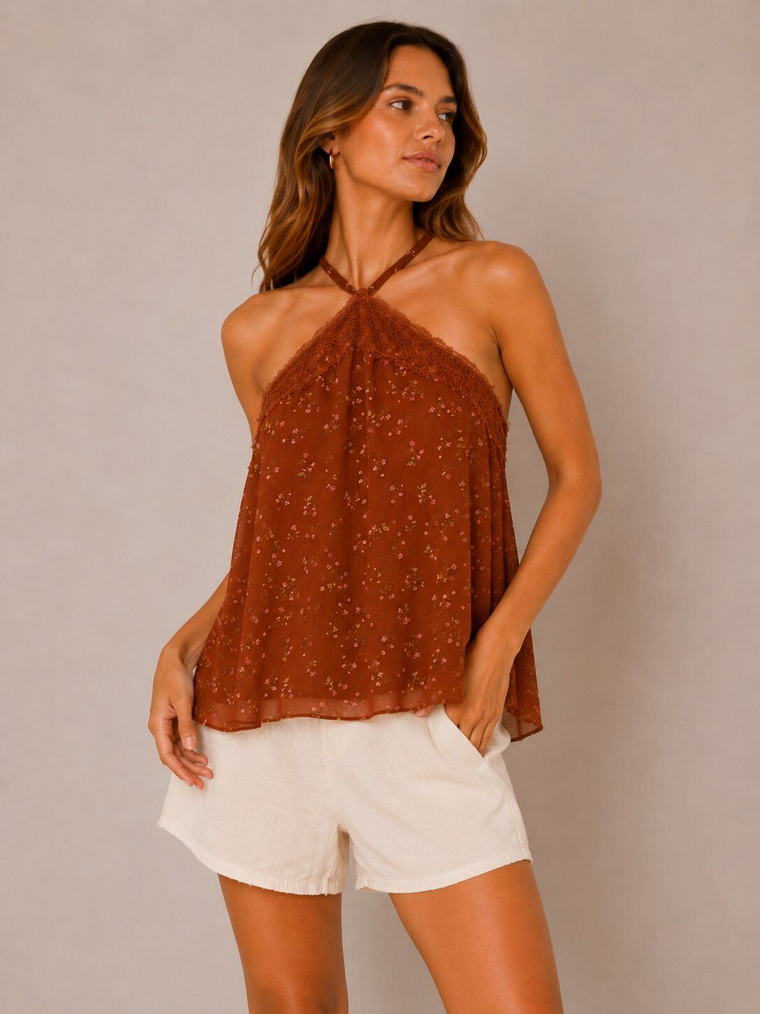 Grossista LOVIKA - Top Halter Bohémien in Pizzo Floreale