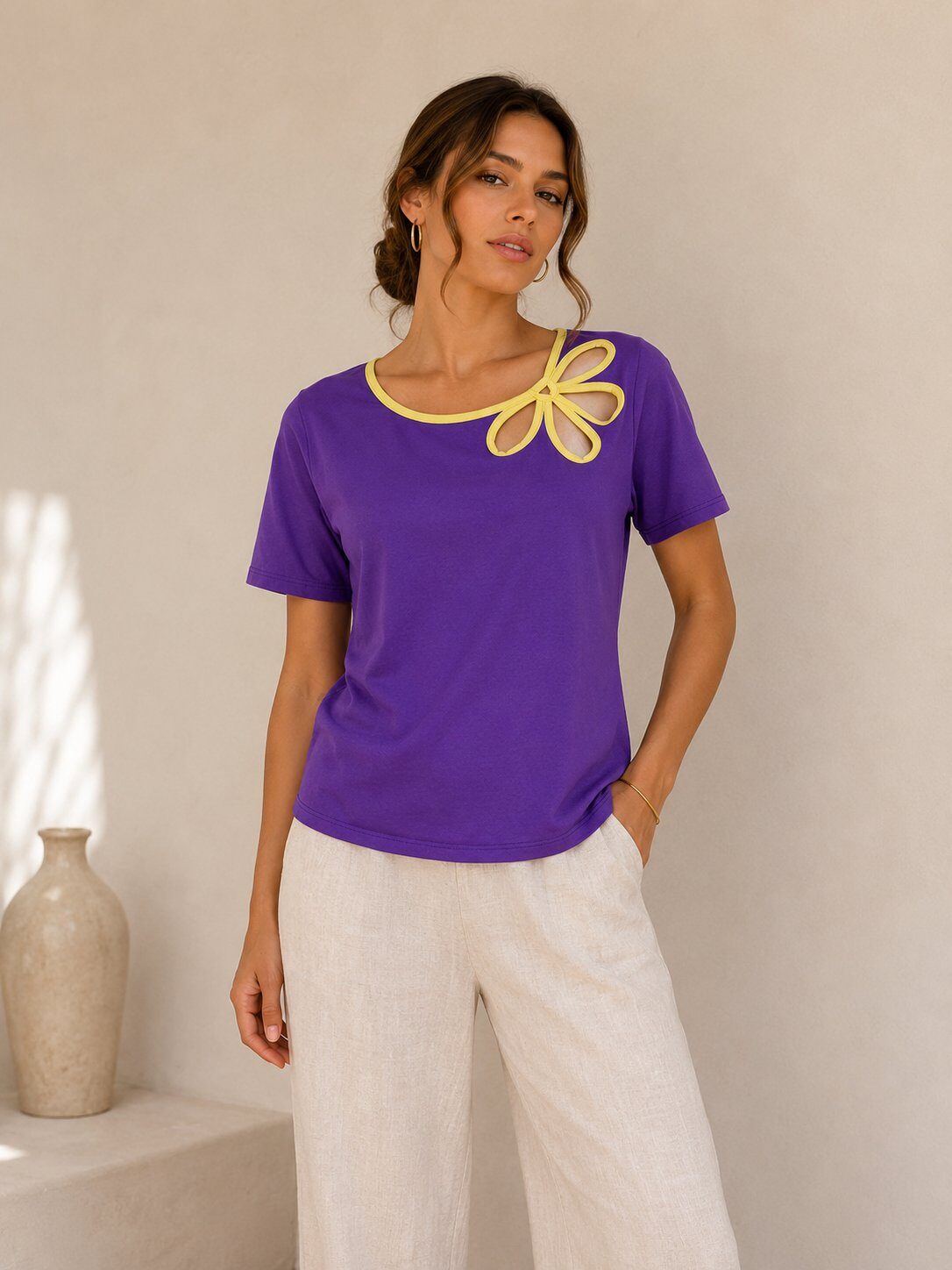 Großhändler LOVIKA - Lila Oberteil mit Kontrastierendem Blumen-Schleifen-Detail, Pop & Femininer Geist