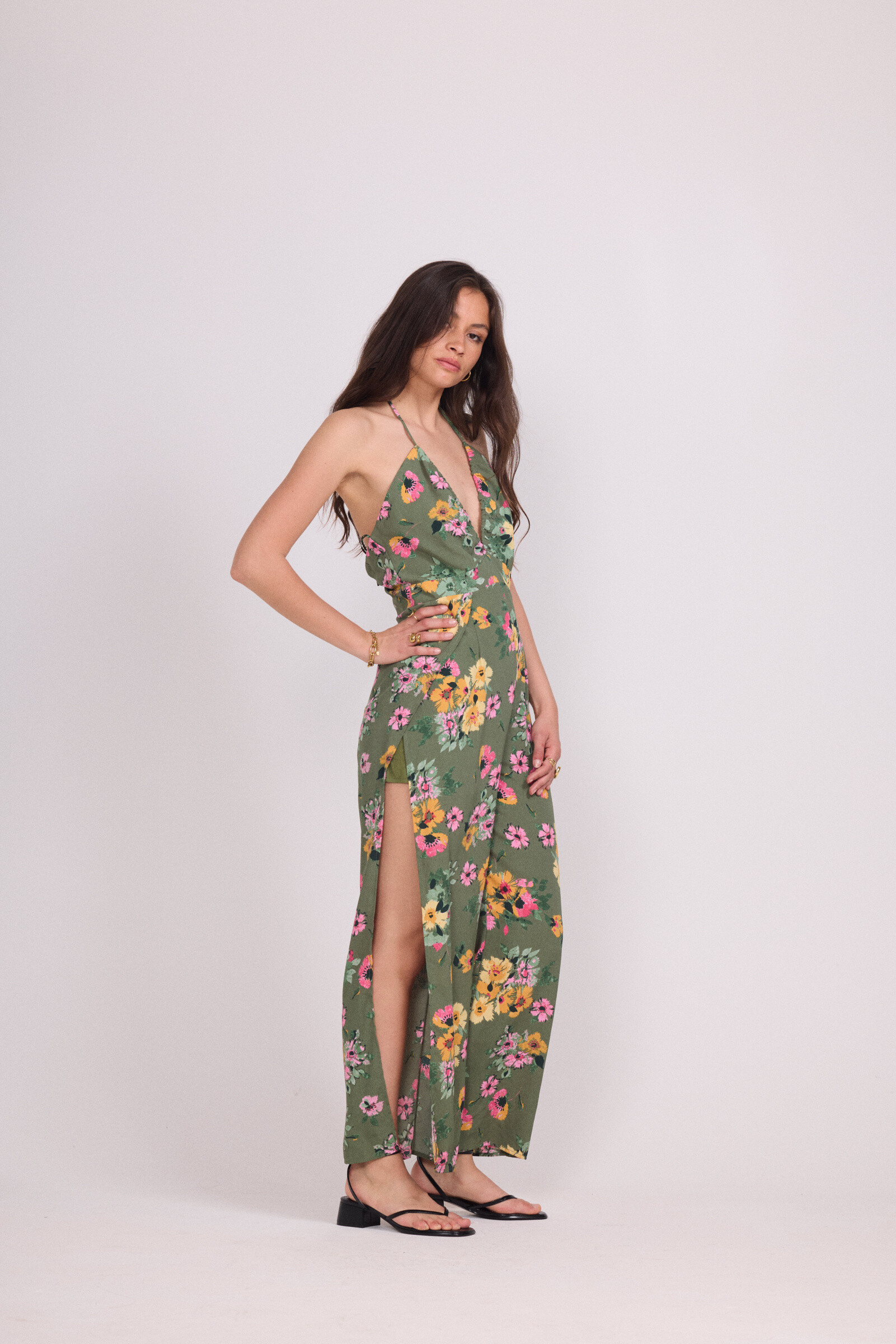 Grossiste LUCCE Outlet - Combinaison pantalon
avec fondre et col V 
large, imprimée de fleur