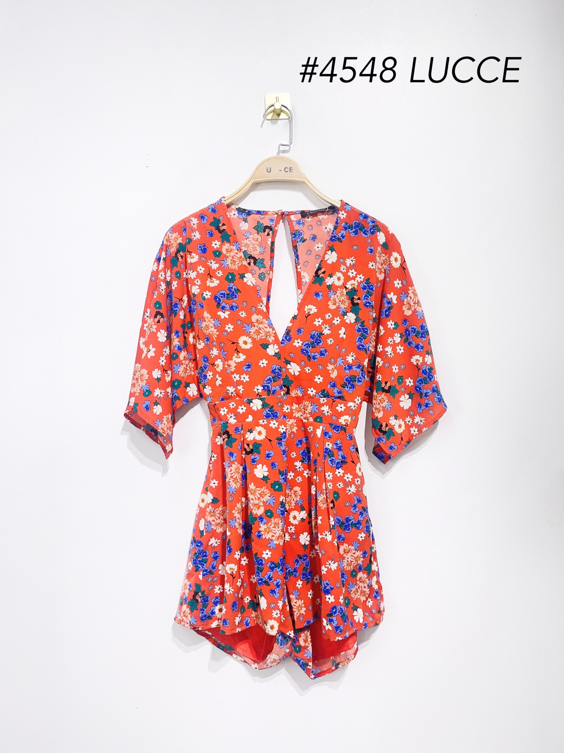 Grossiste LUCCE Outlet - Combinaison short 
imprimé de fleurs