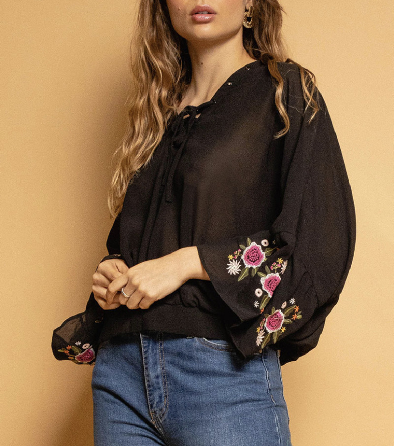 Wholesaler LUCCE Outlet - Loose blouse with embroideries