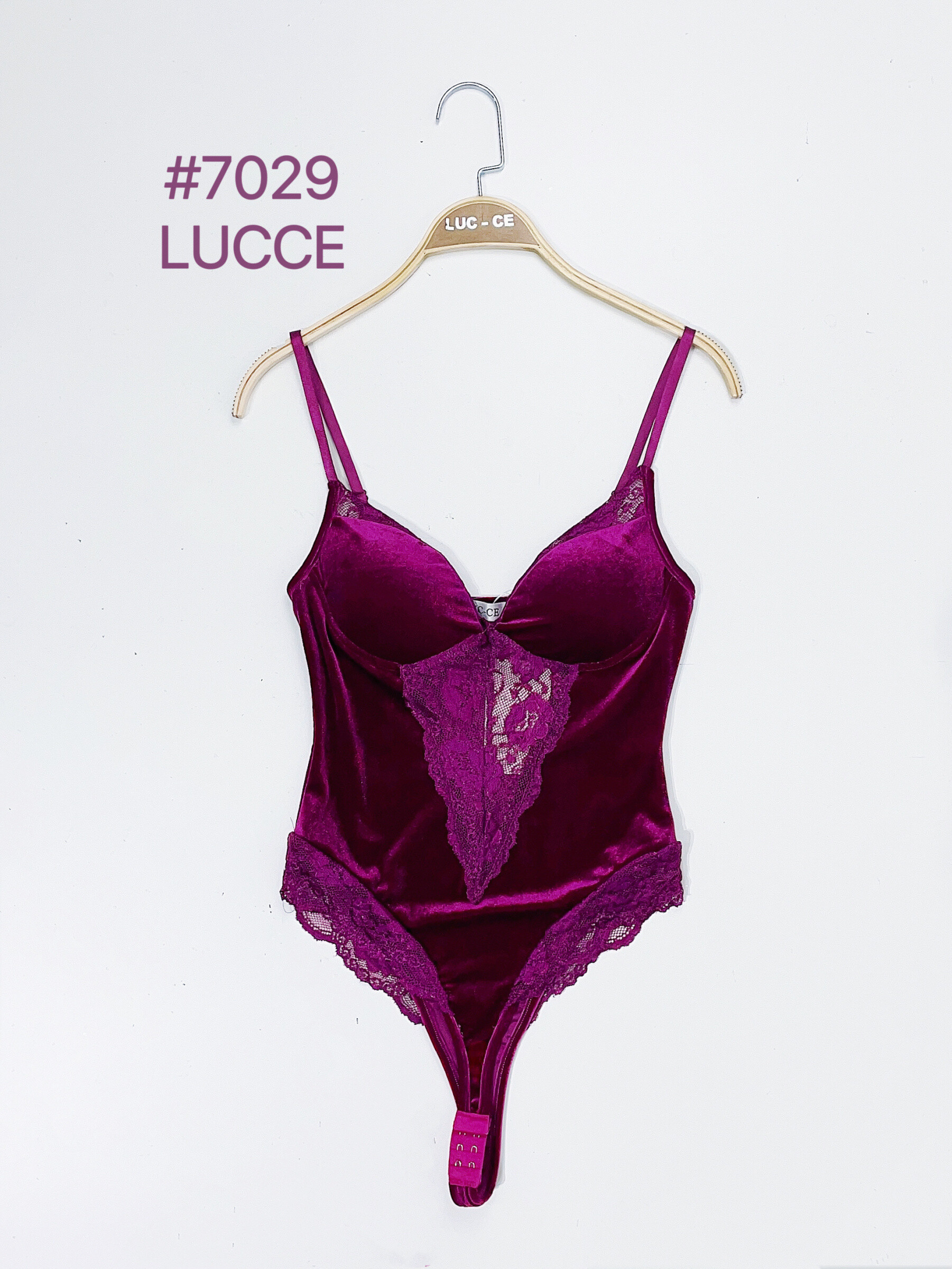 Grossista LUCCE - Corpo di velluto e pizzo