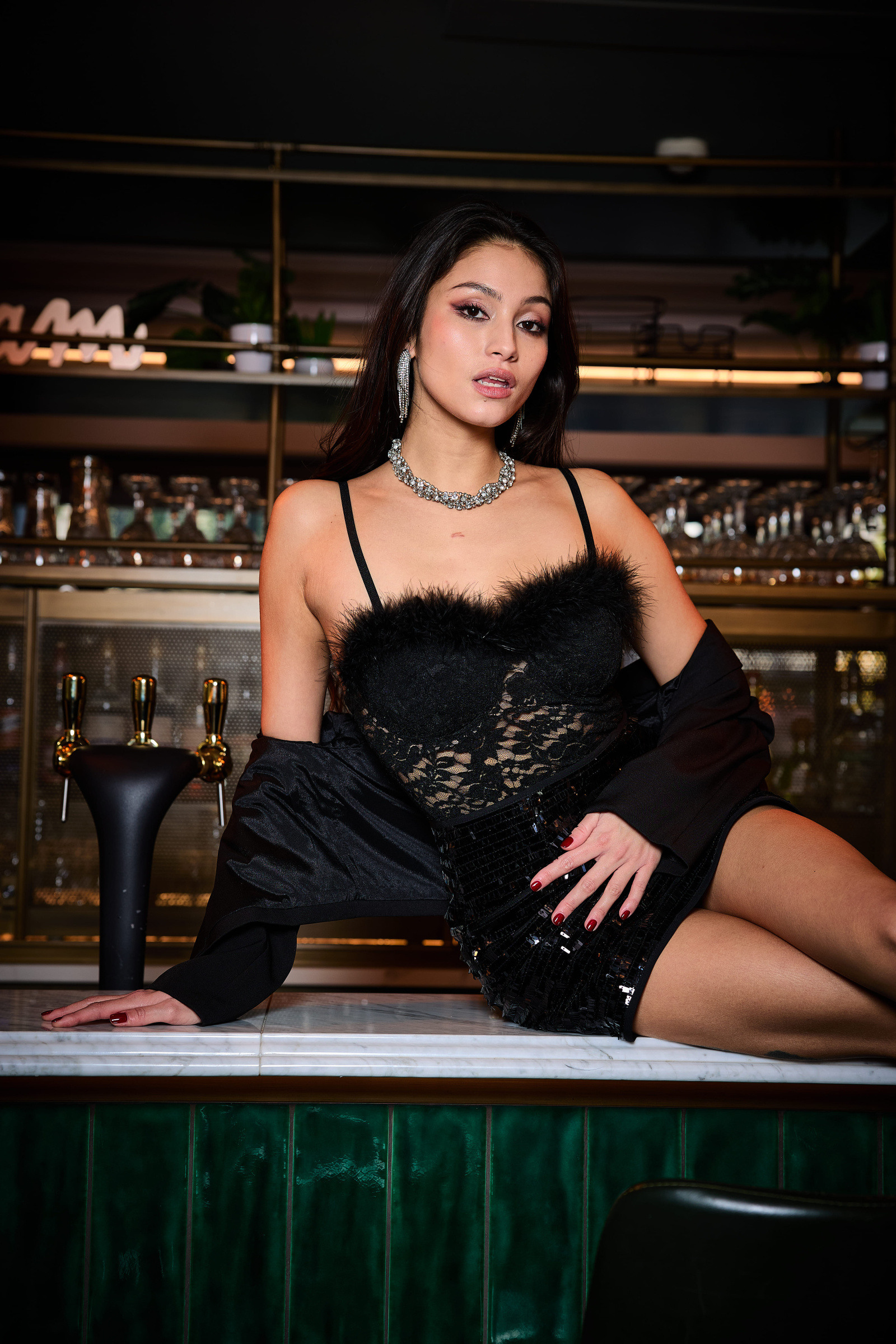 Grossiste LUCCE - Body en dentelle et plume