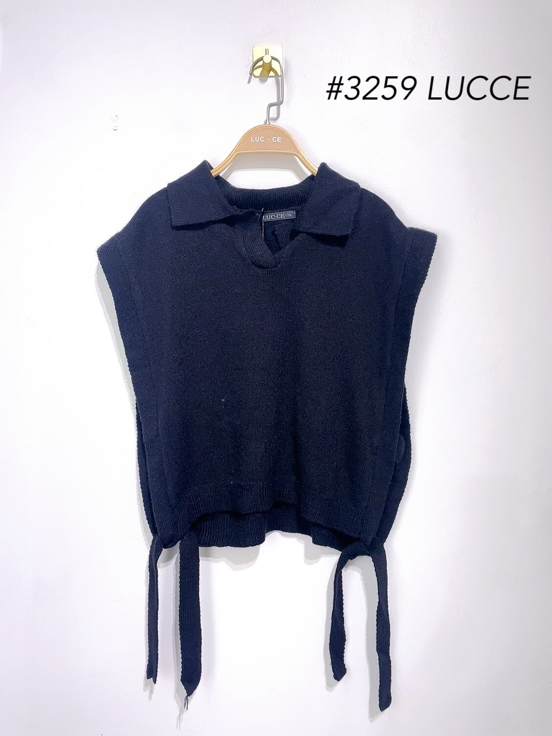 Grossista LUCCE - Maglione senza maniche aperto