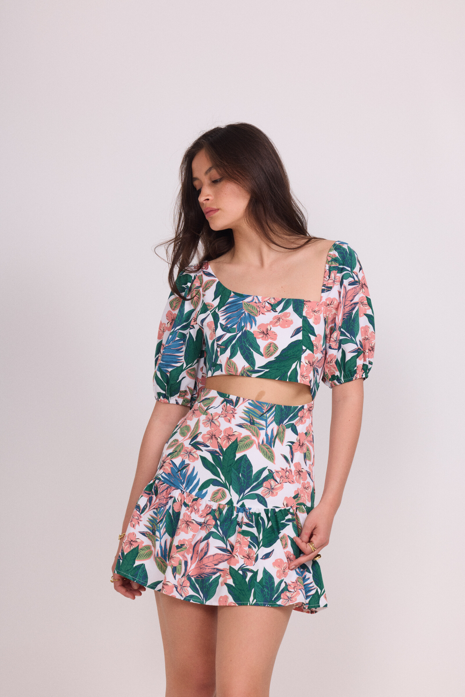Grossiste LUCCE - Robe fleurie asymétrique