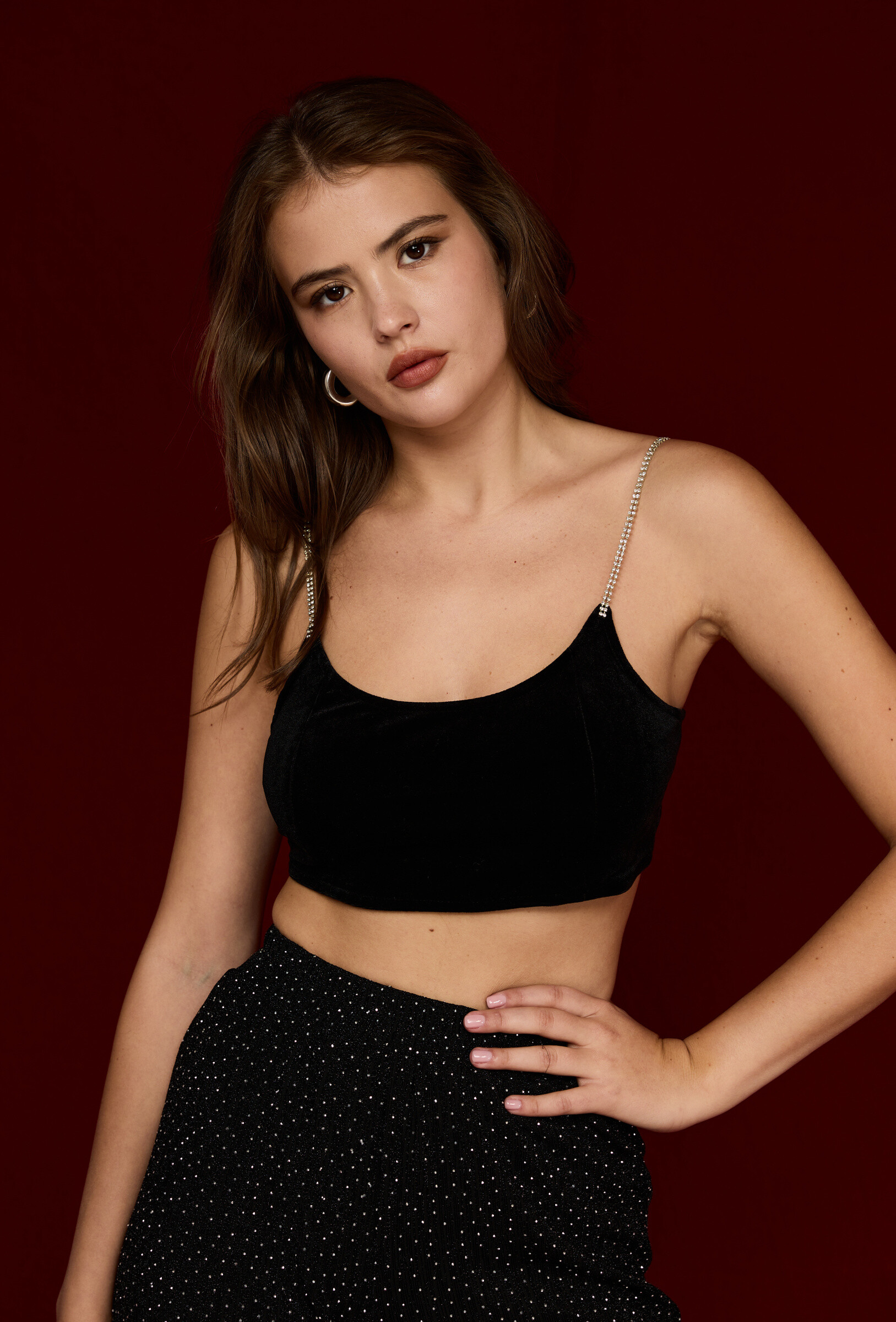 Großhändler LUCCE - Crop-Top aus Samt mit Strassträgern.