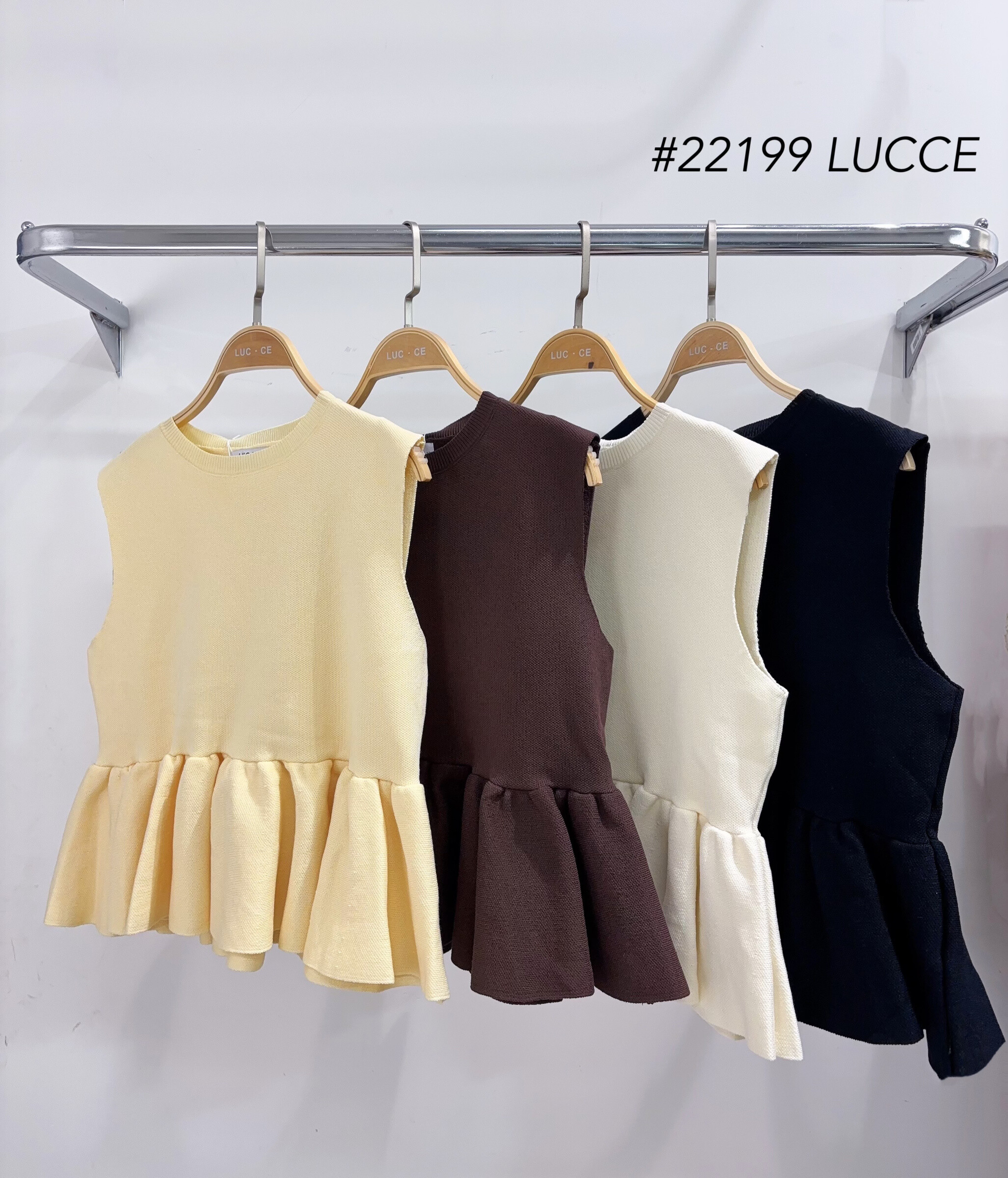 Grossista LUCCE - Top in maglia con il volante