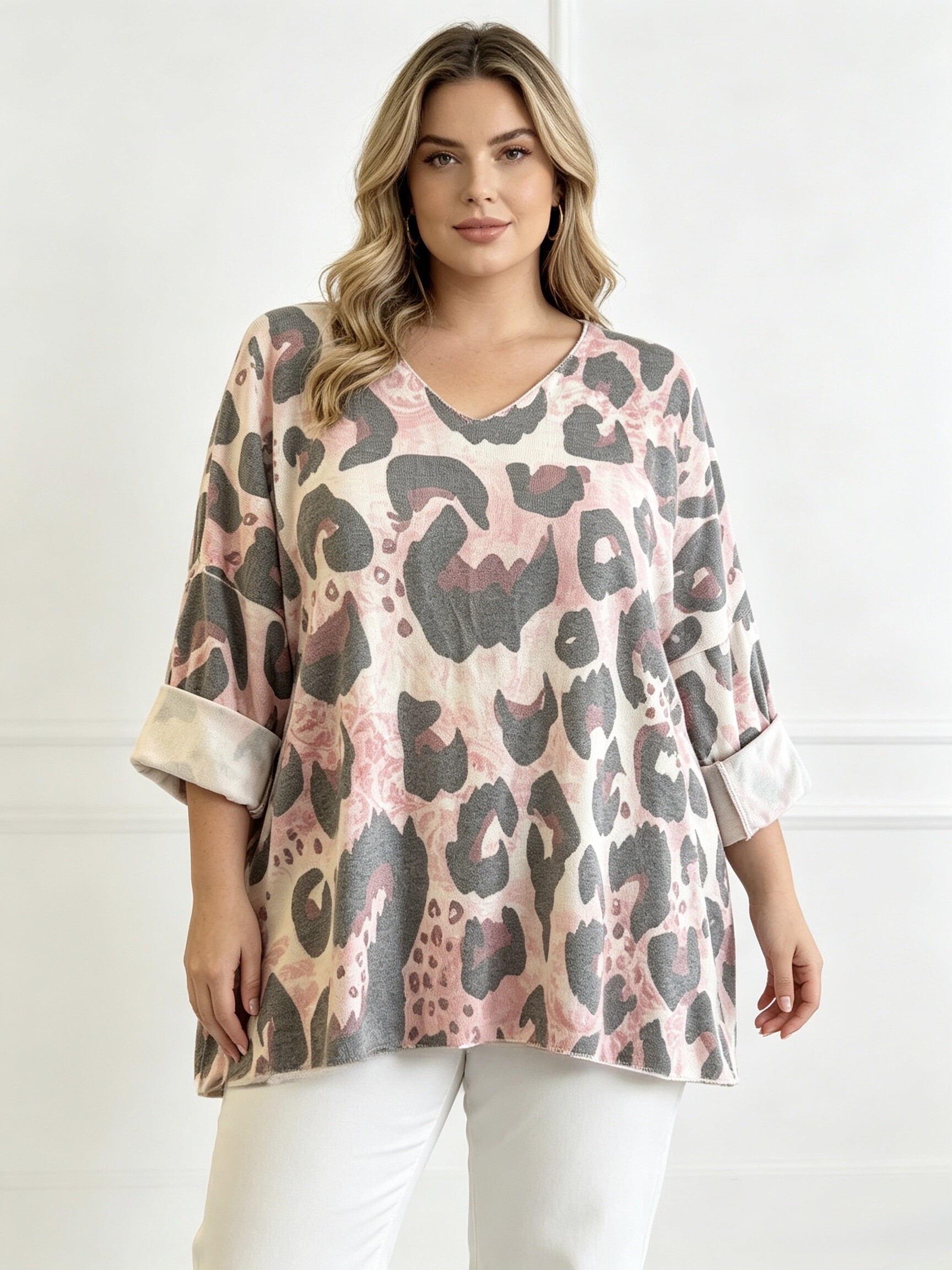Wholesaler Lucky 2 - Loose V-neck blouse with leopard print