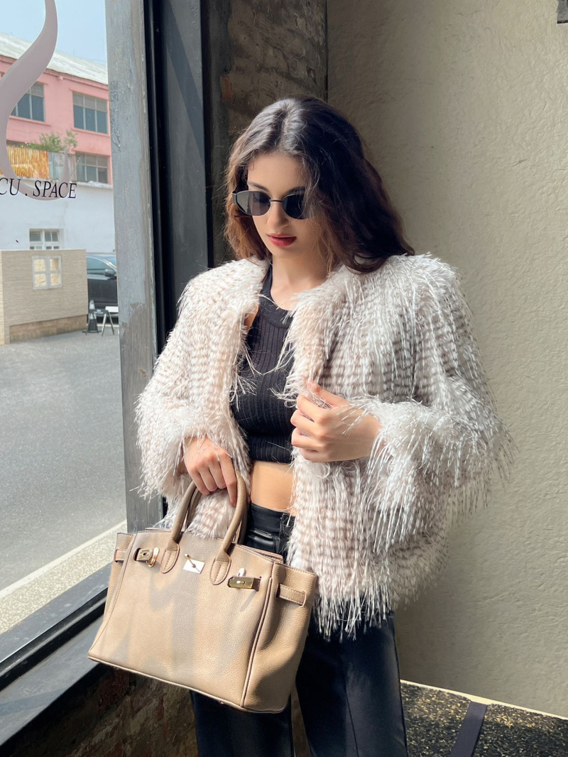 Grossiste LUCY LUU - Veste courte en fausse fourrure