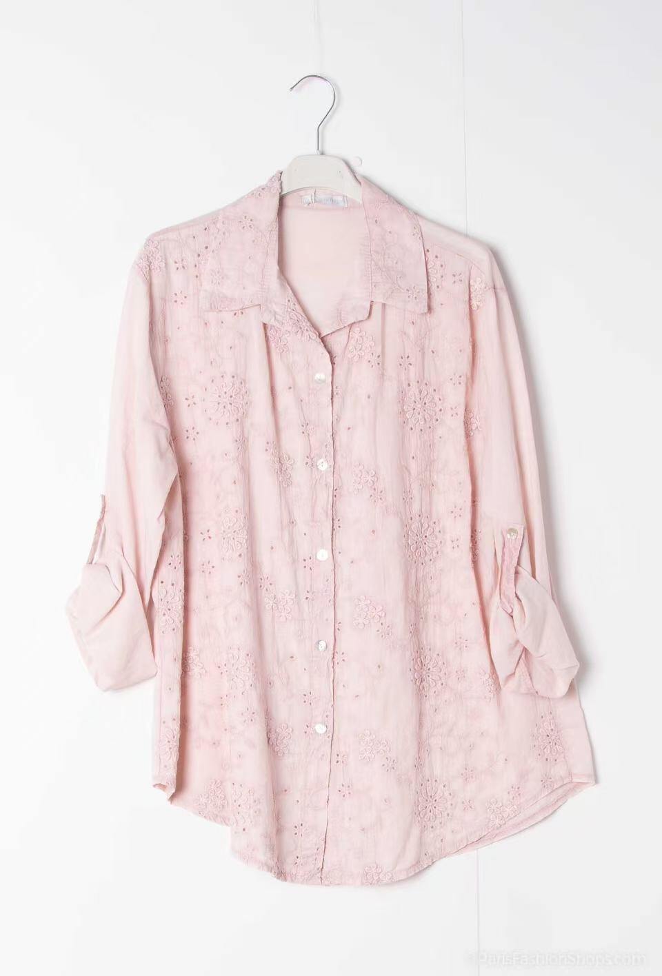 Embroidered blouse in Italian cotton, perfect for spring. Sizes 36-44, ideal for a fresh and elegant look.