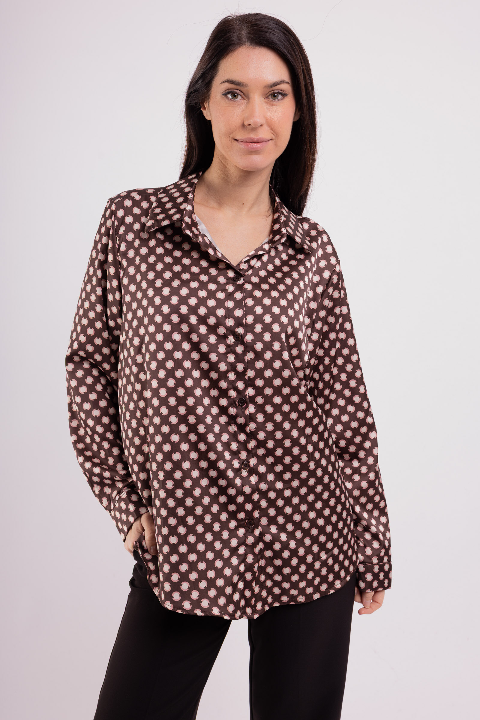 Chemisier en satin imprimé, 100% polyester, fabriqué en Italie, idéal pour l'automne/hiver, tailles 36-44.