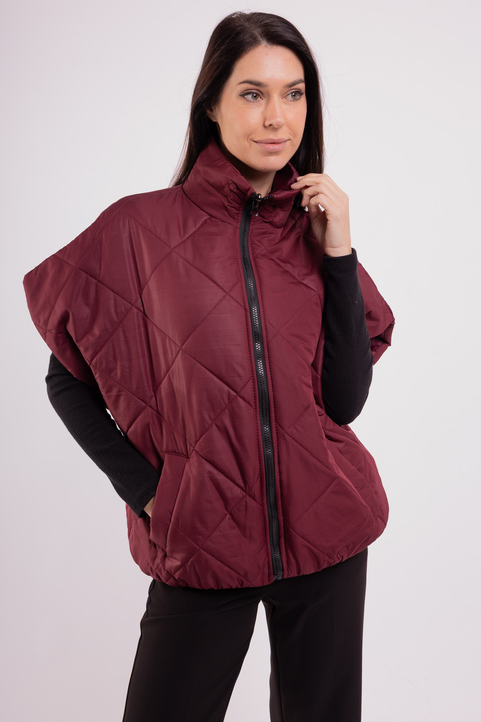 Doudoune sans manche élégante, 100% polyester, conçue en Italie pour l'automne/hiver. Taille 36-46, idéale pour superposer.