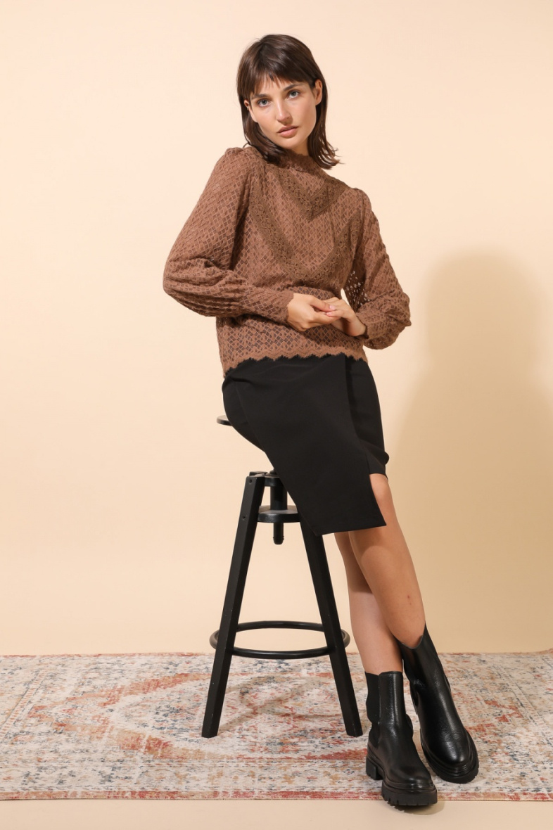 Grossiste Lulumary - Blouse en dentelle avec col montant