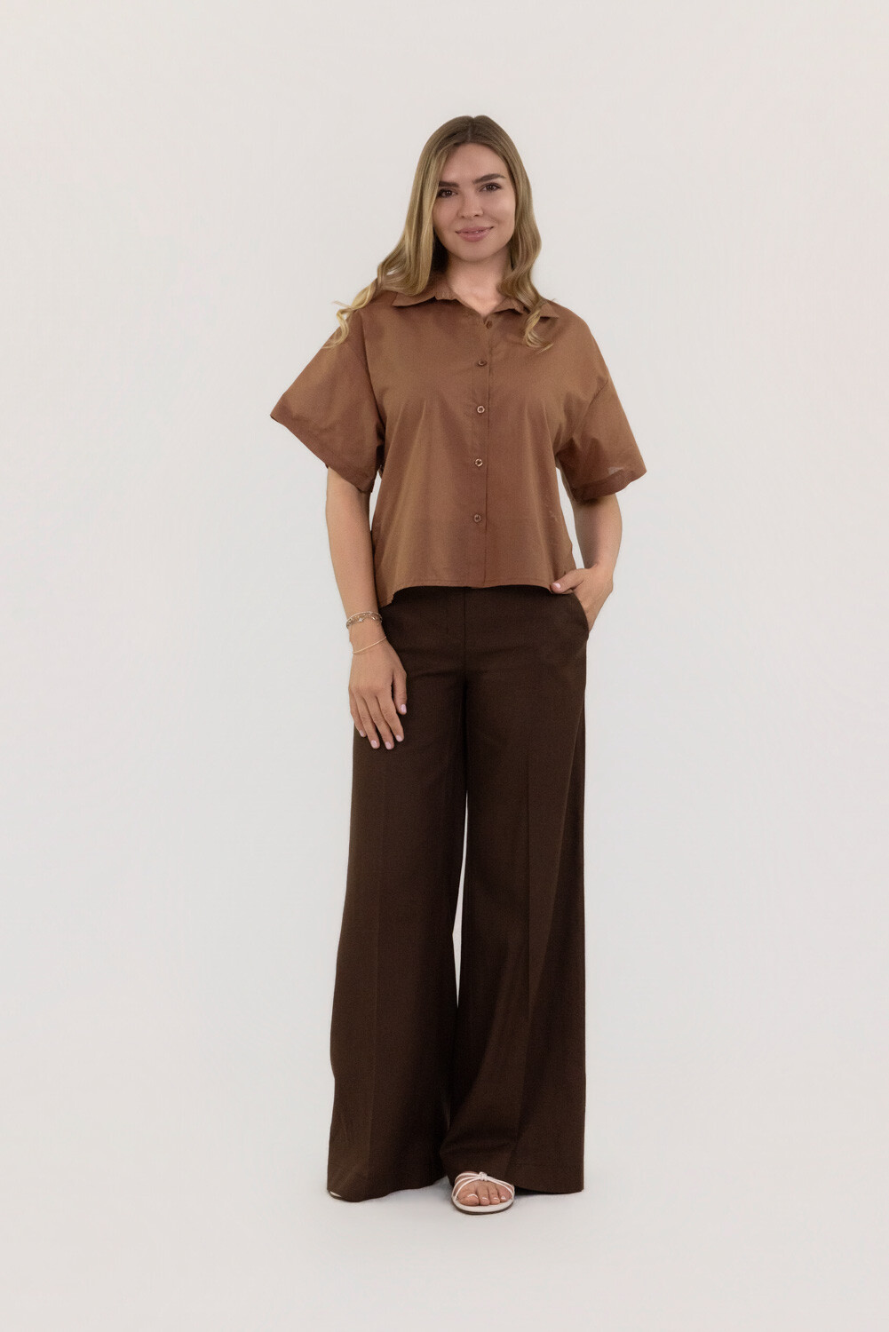 Grossiste LUMA - Blouse à manches courtes avec broderie au dos