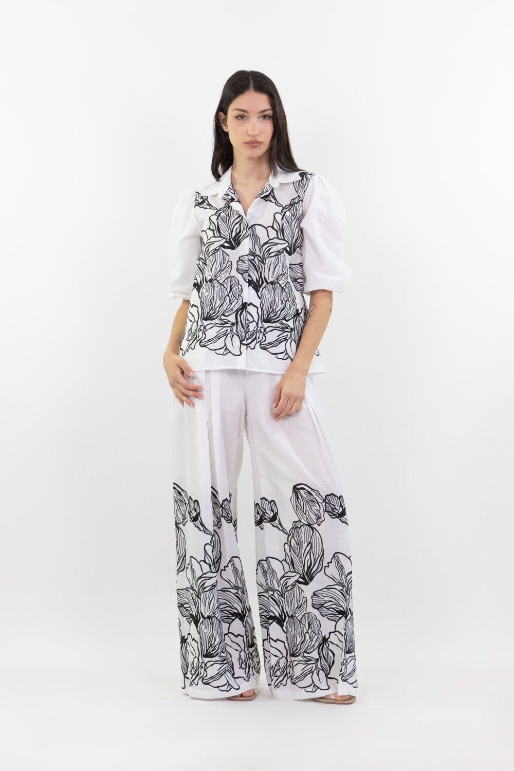 Wholesaler LUMA - Shirt with embroidery and micro-sequins with puff sleeves
